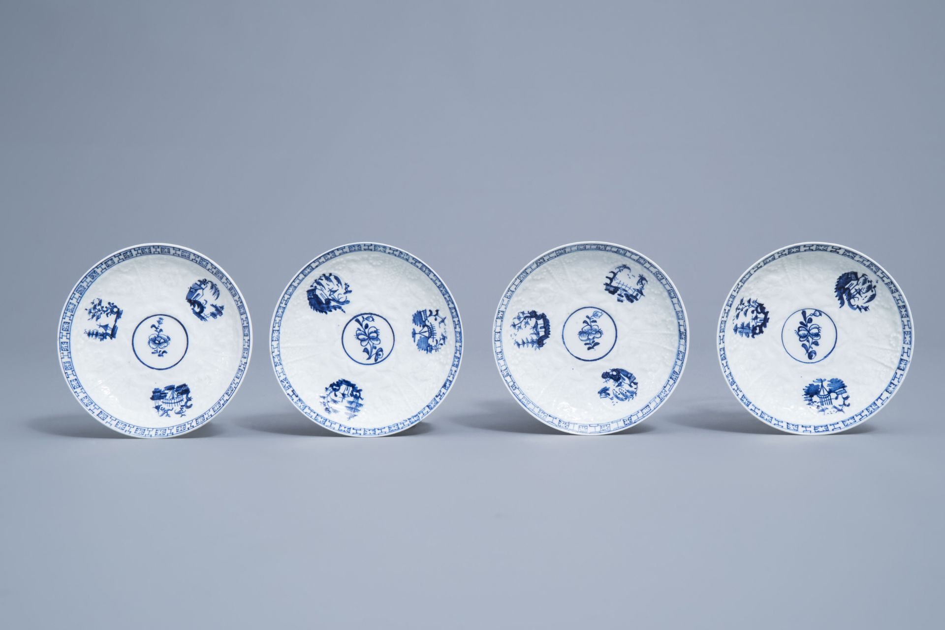 An English 22-piece blue and white Lowestoft creamware 'Hughes' coffee and tea service, 18th C. - Image 8 of 38