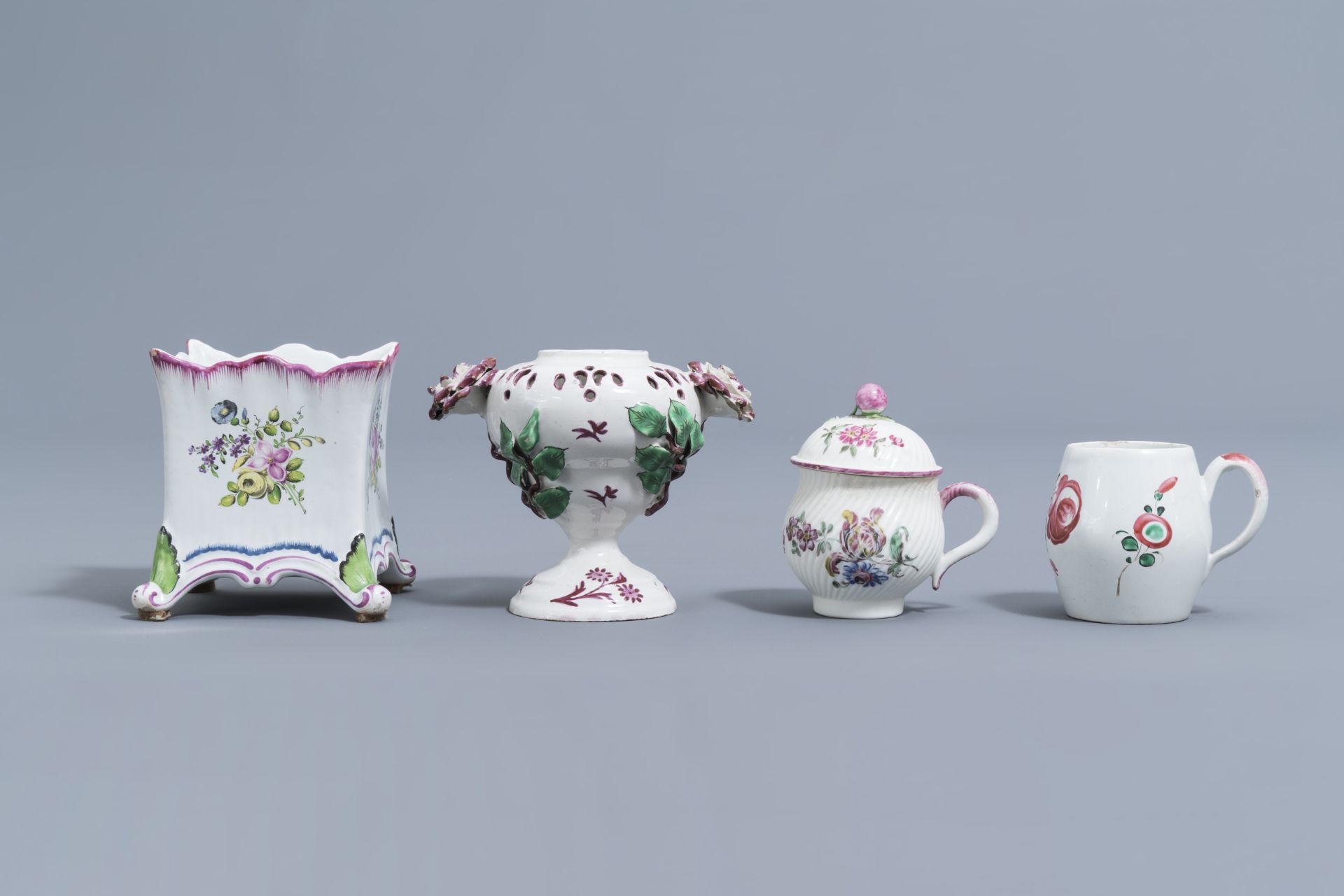 A collection of 17 pieces in faience de l'Est, France, 18th/19th C. - Image 28 of 34