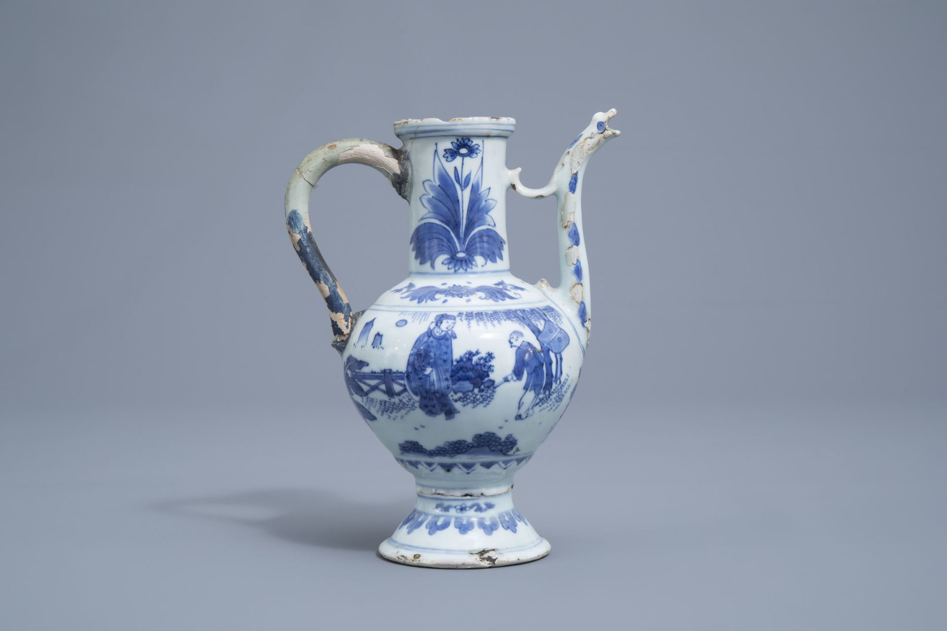 A Chinese blue and white ewer with figures in a landscape, Transitional period, 17th C. - Image 3 of 8