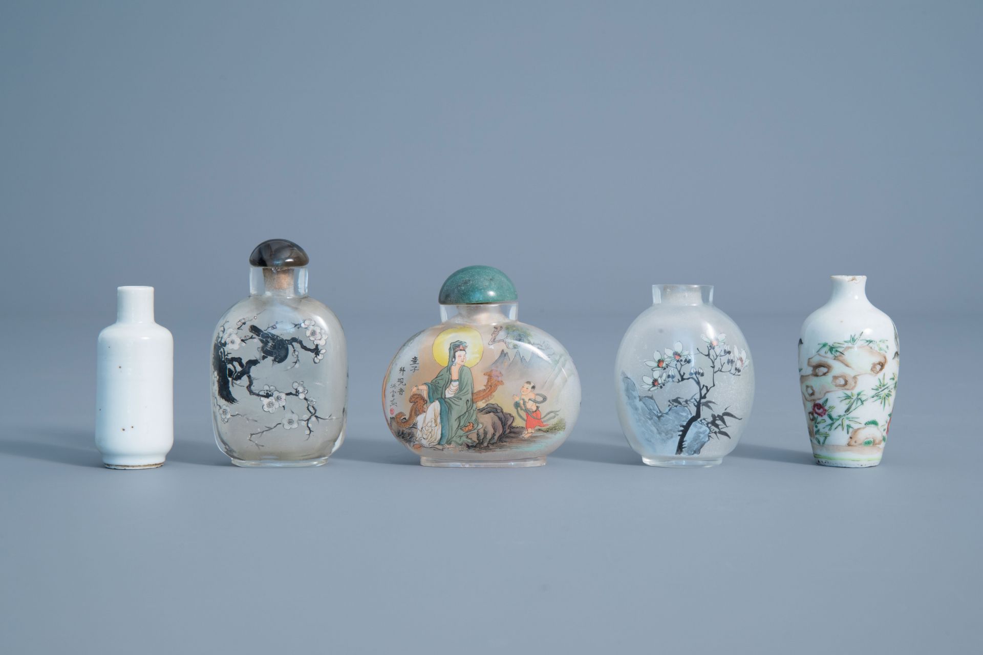 Five Chinese inside-painted glass and porcelain snuff bottles, 19th/20th C. - Image 2 of 4