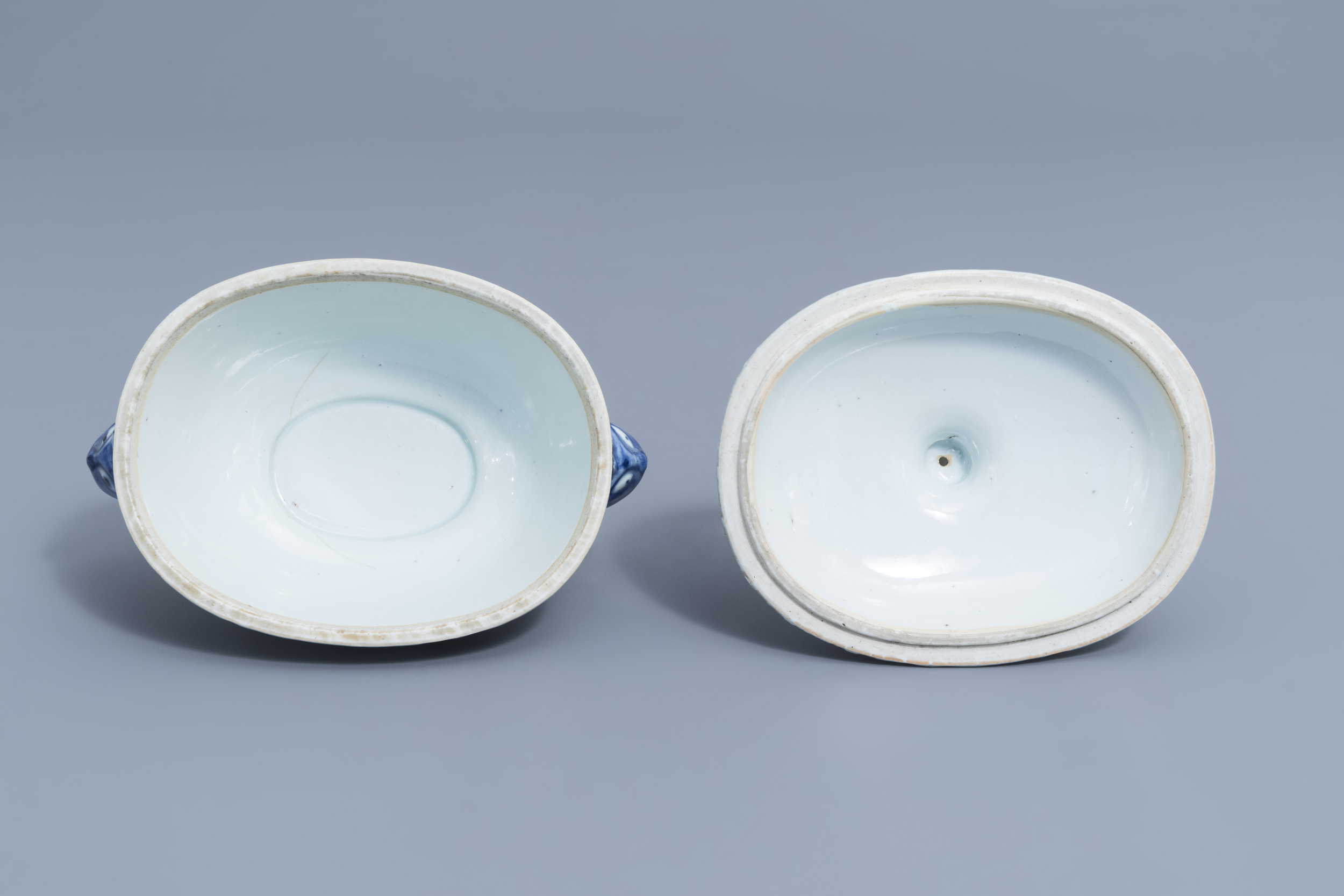 A Chinese blue and white tureen on stand, a famille rose and a Canton plate, 18th/19th C. - Image 12 of 13