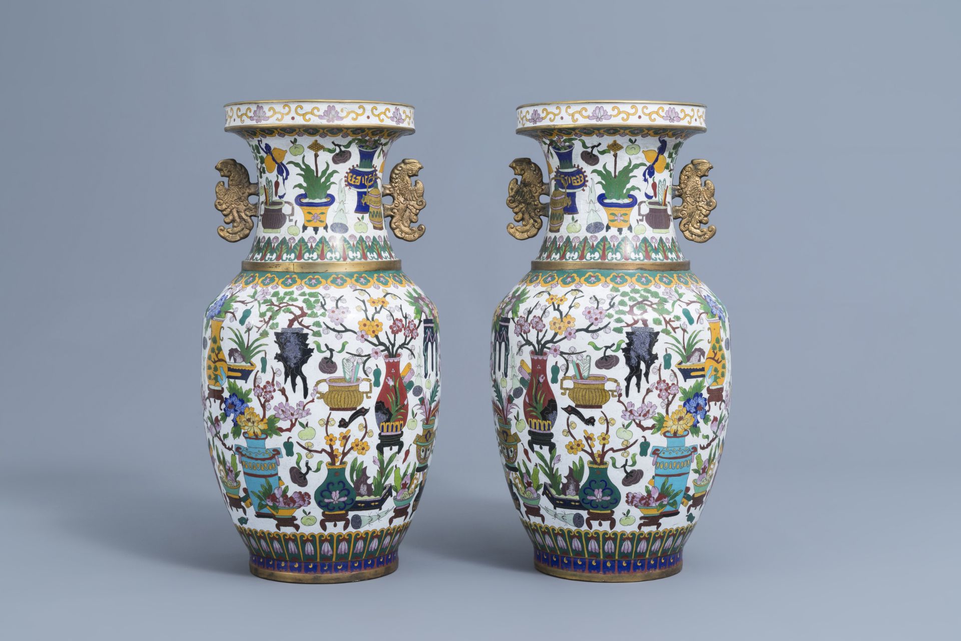 A pair of Chinese cloisonne vases with antiquities design, ca. 1900 - Image 3 of 6