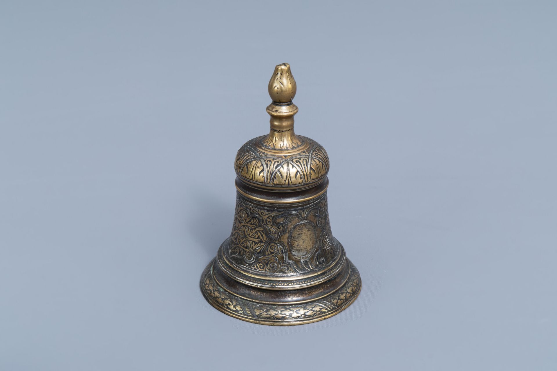 An Islamic silver inlaid bronze table bell, 17th/18th C.