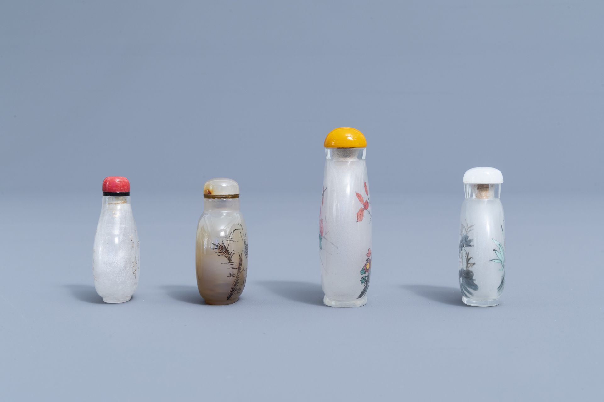 Eight Chinese agate and glass snuff bottles, 20th C. - Image 2 of 4