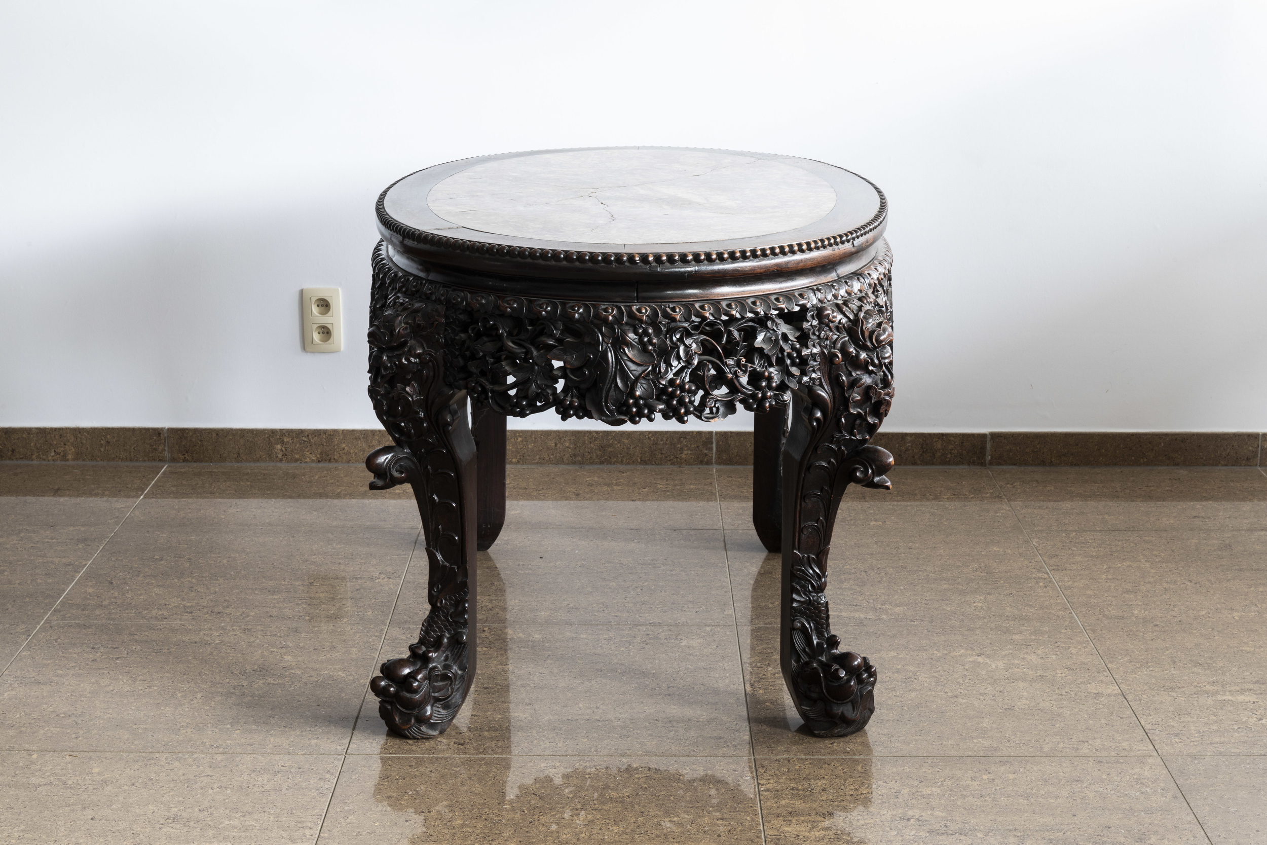 An oval Chinese finely carved wooden table with marble top, 19th C. - Image 5 of 6