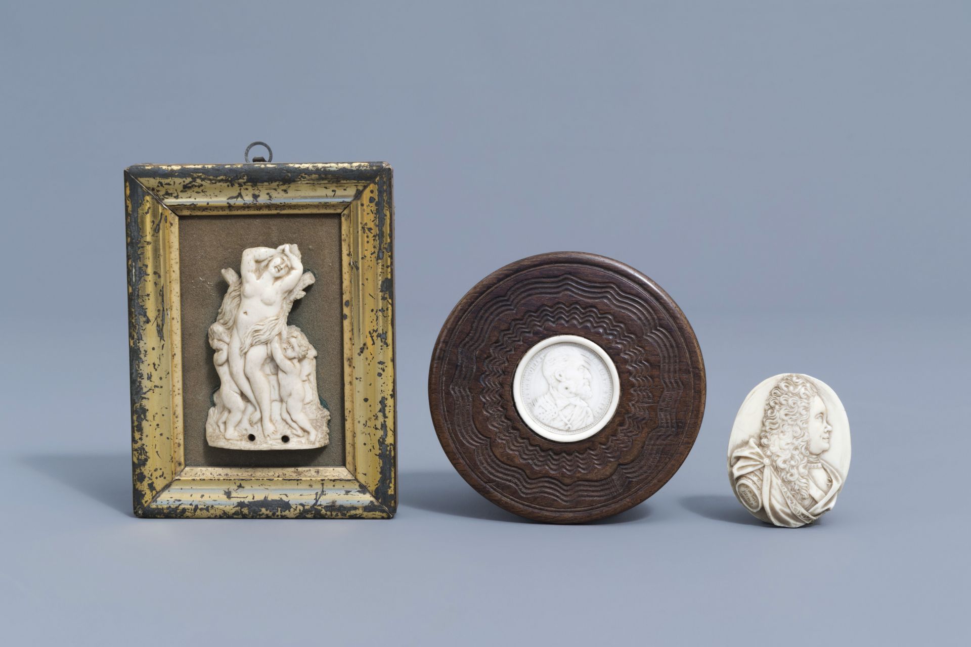 Two French ivory portrait medallions and two pax christi, 19th/20th C. - Image 5 of 13