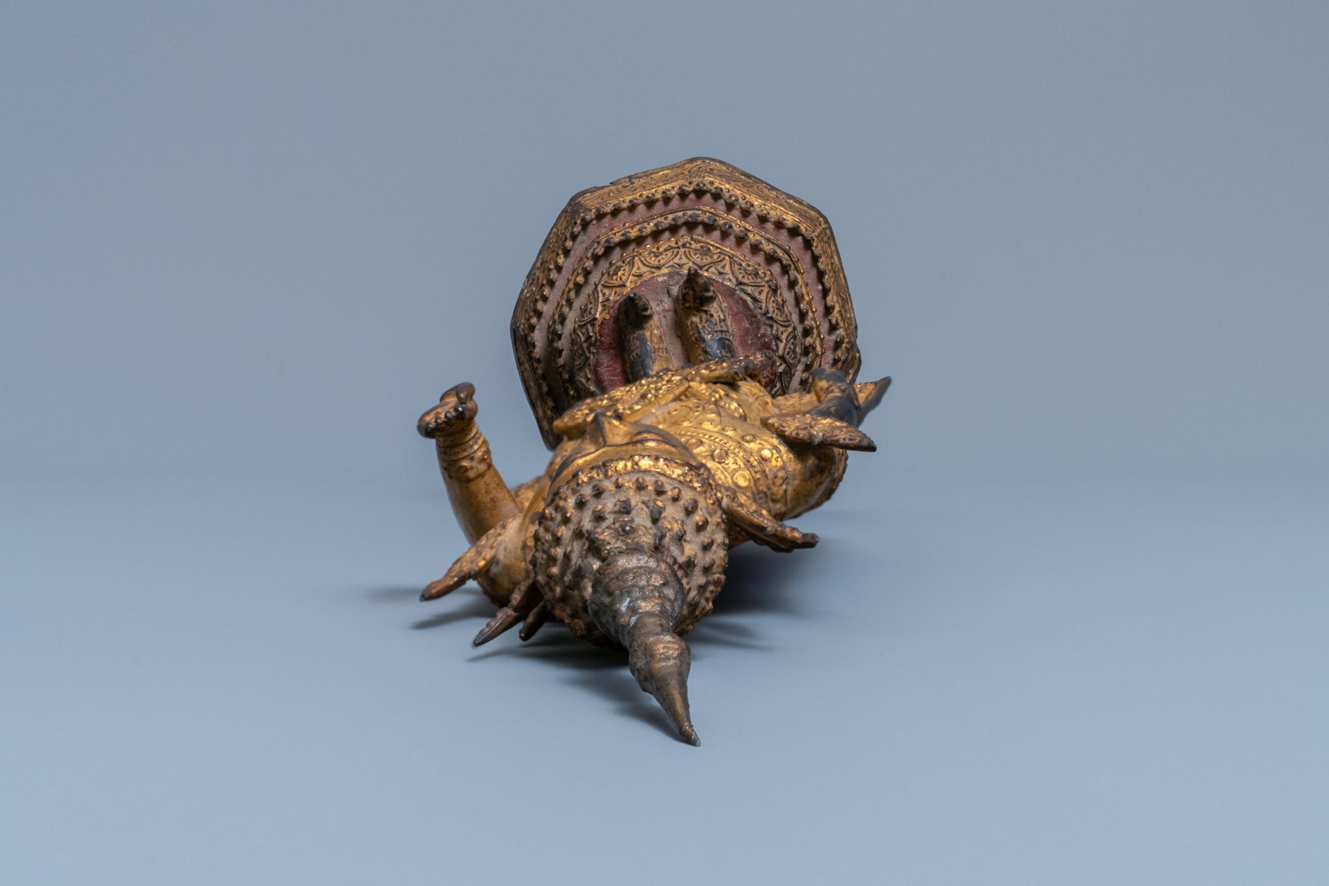 A collection of bronze figures and fragments, India, Thailand and Tibet, 19th C. and earlier - Image 7 of 20