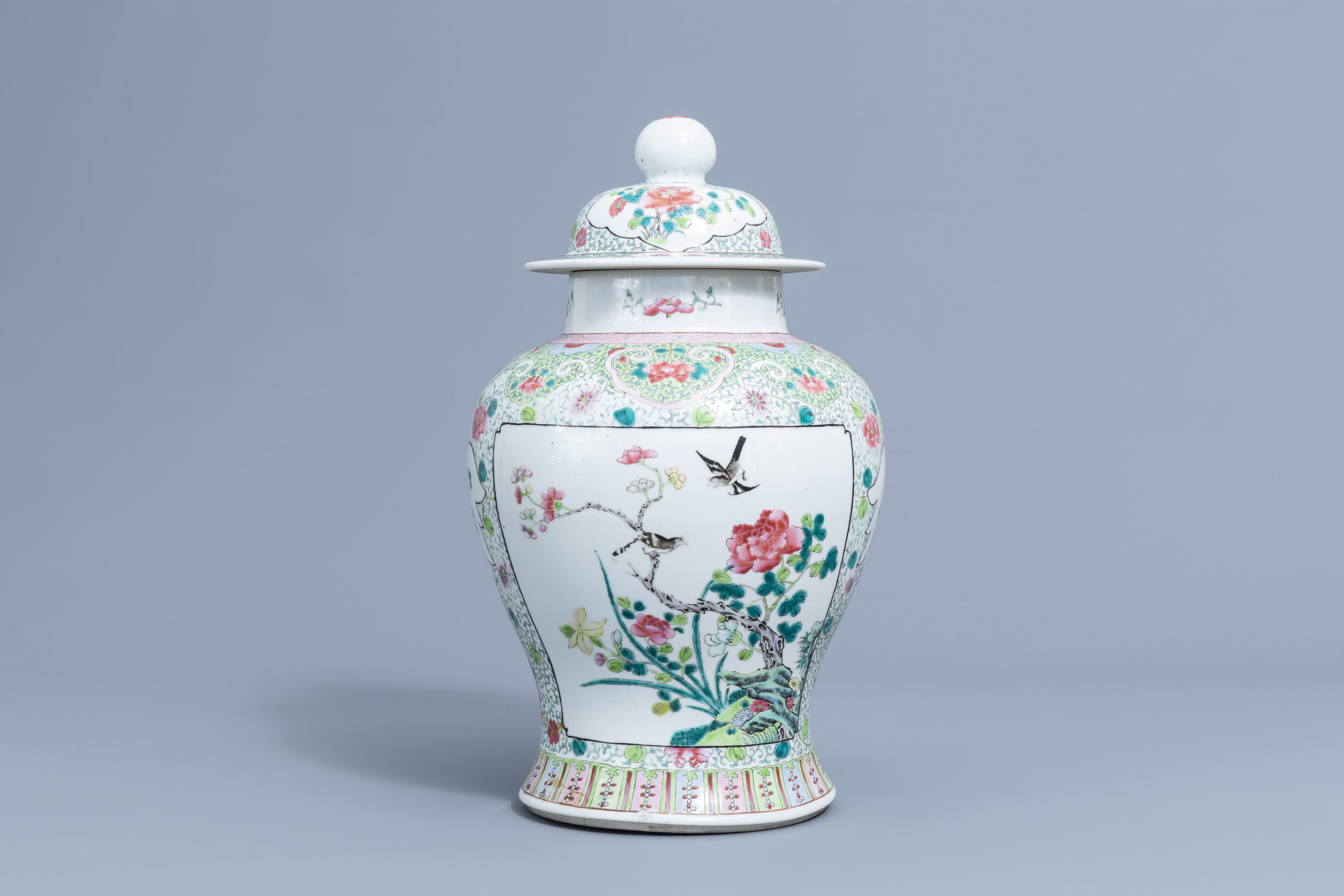 A Chinese famille rose vase and cover with birds among blossoming branches, 19th/20th C.