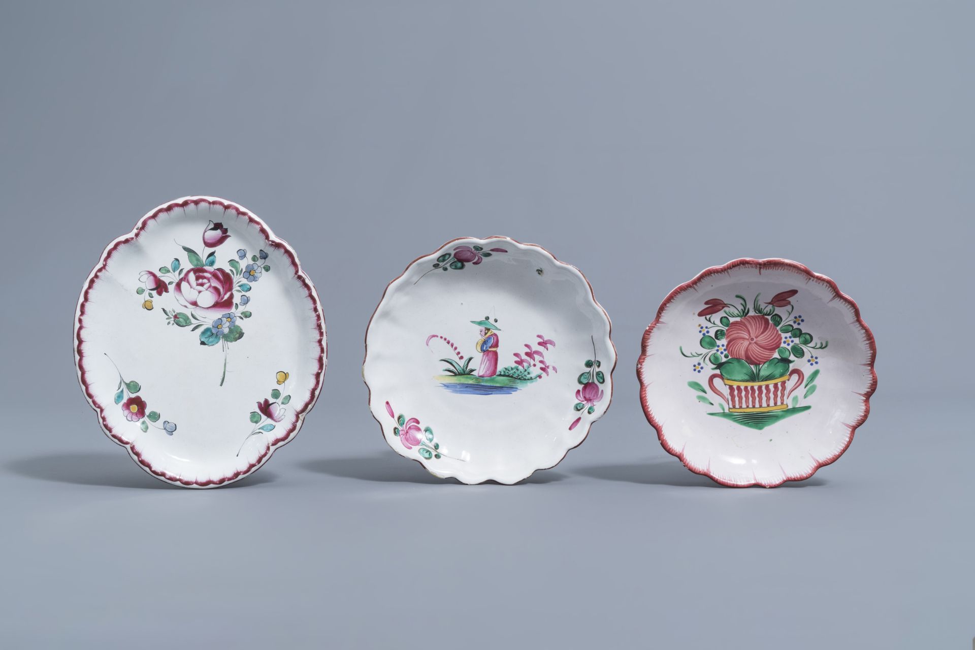 A collection of 17 pieces in faience de l'Est, France, 18th/19th C. - Image 3 of 34