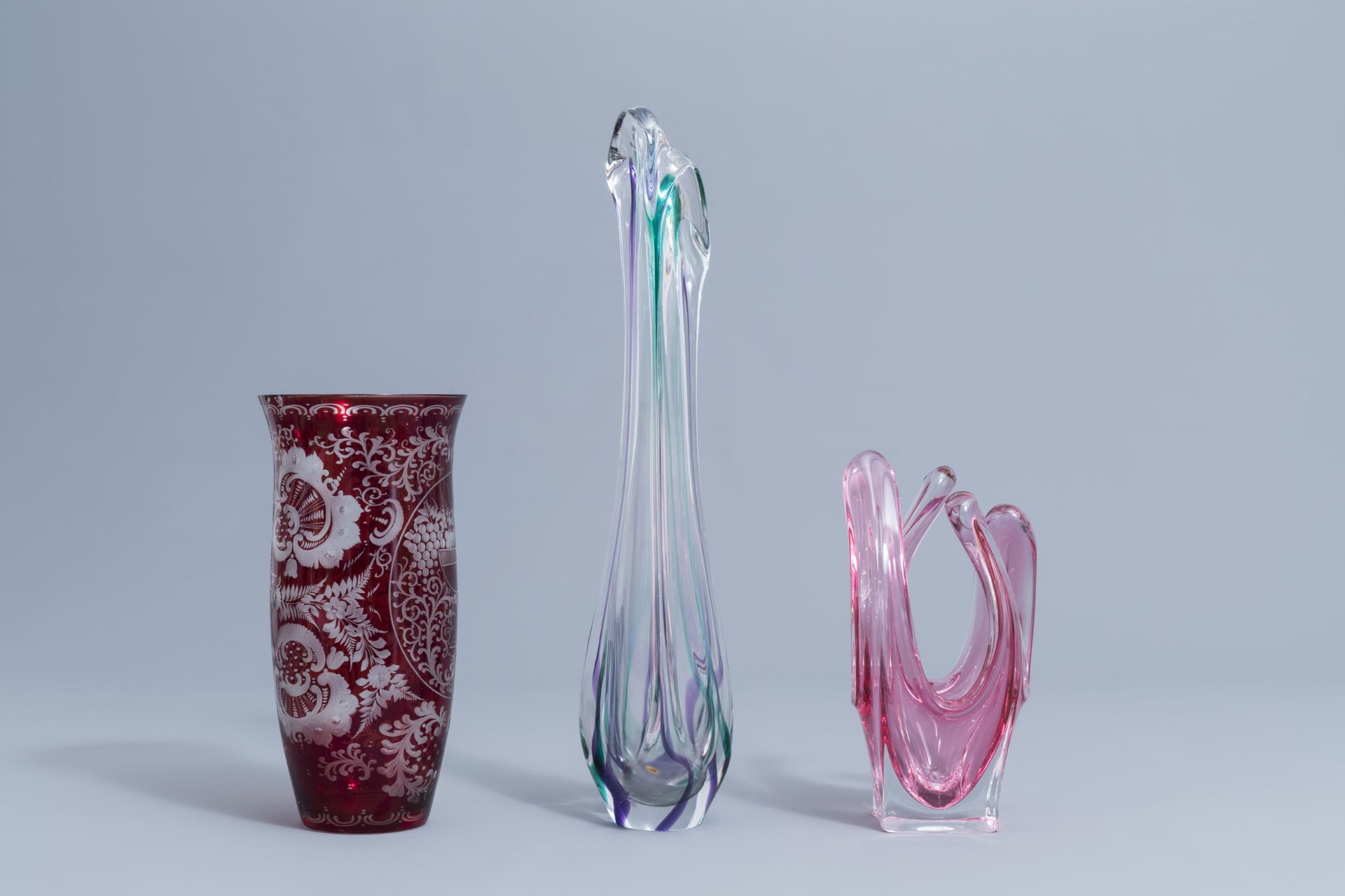 Five overlay crystal cut and glass vases, a.o. Val Saint Lambert and Maastricht, 20th C. - Image 3 of 13