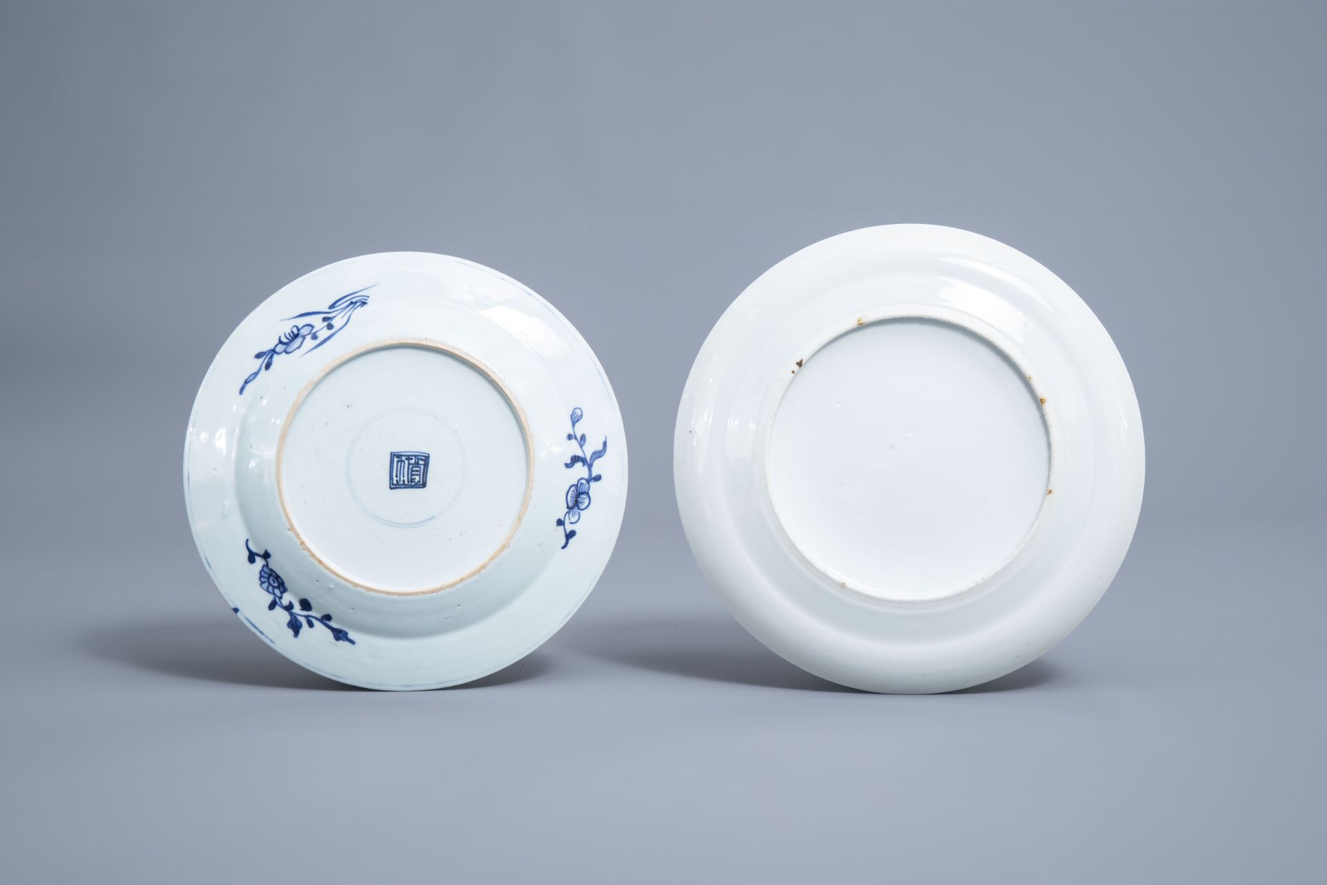 A varied collection of Chinese blue, white and famille rose porcelain, 18th C. and later - Image 41 of 42