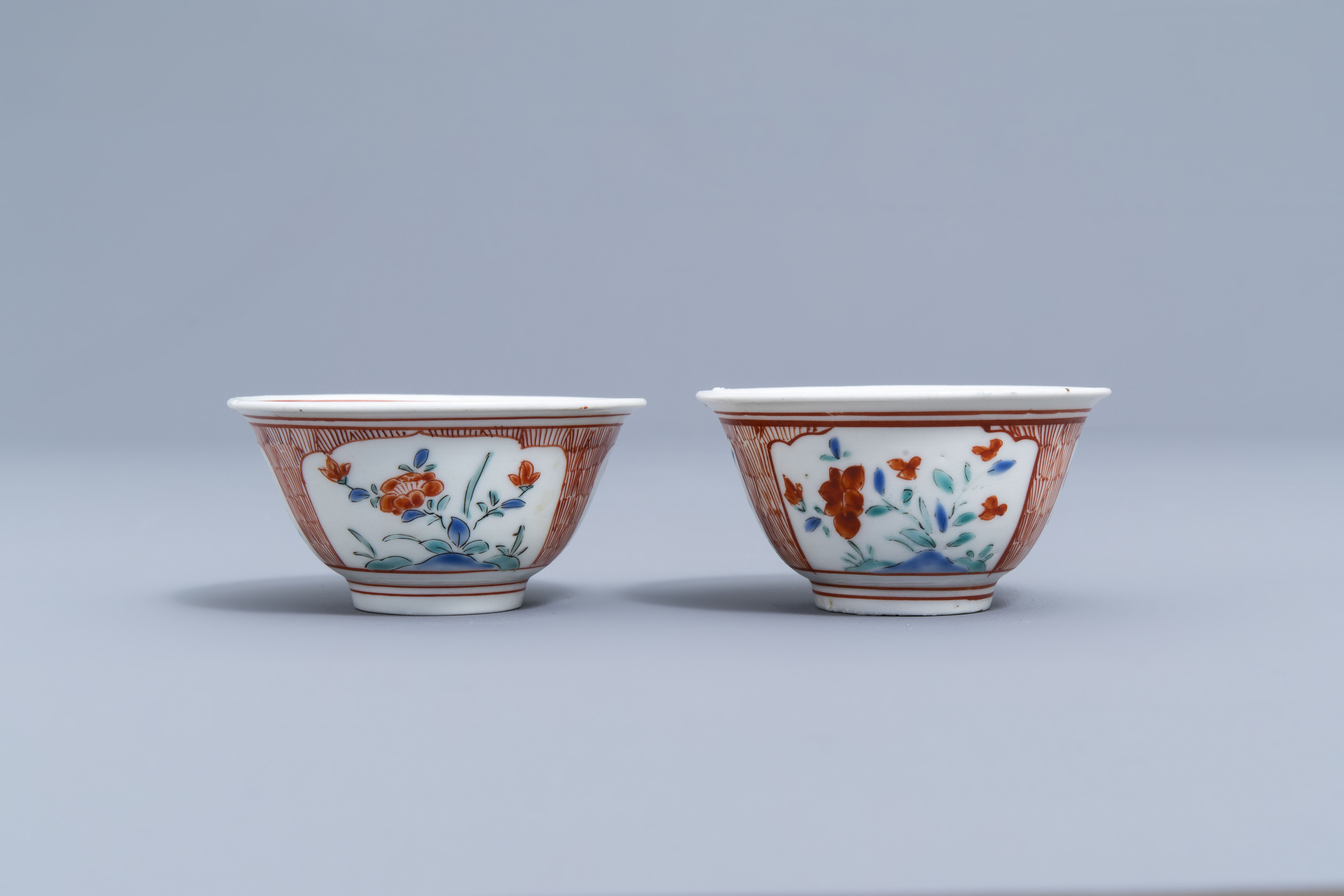 Six Japanese Kakiemon saucers and two cups with floral design, Edo, 18th C. - Image 7 of 11