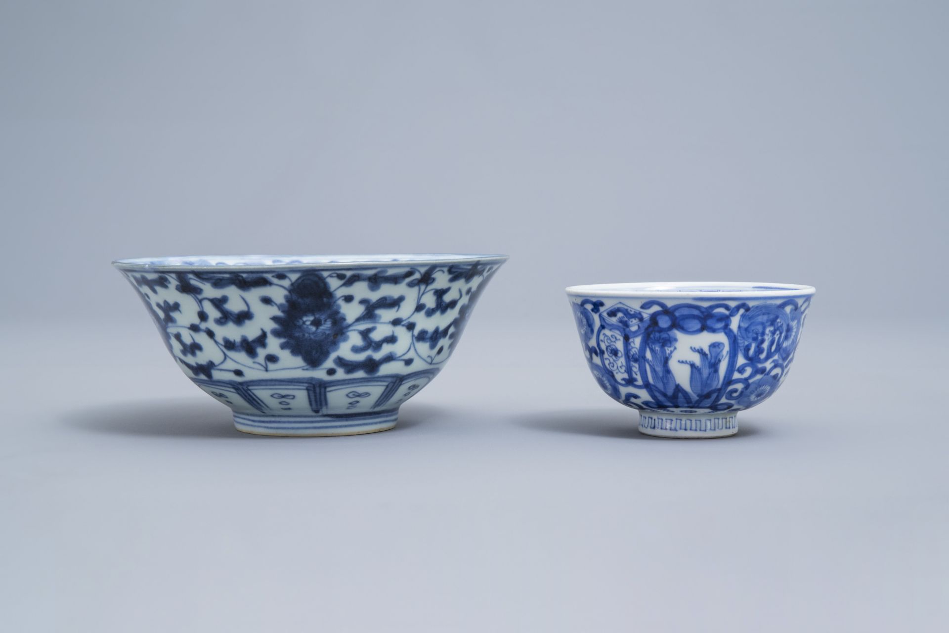 A varied collection of Chinese blue and white bowls and saucers, Ming and later - Image 15 of 30