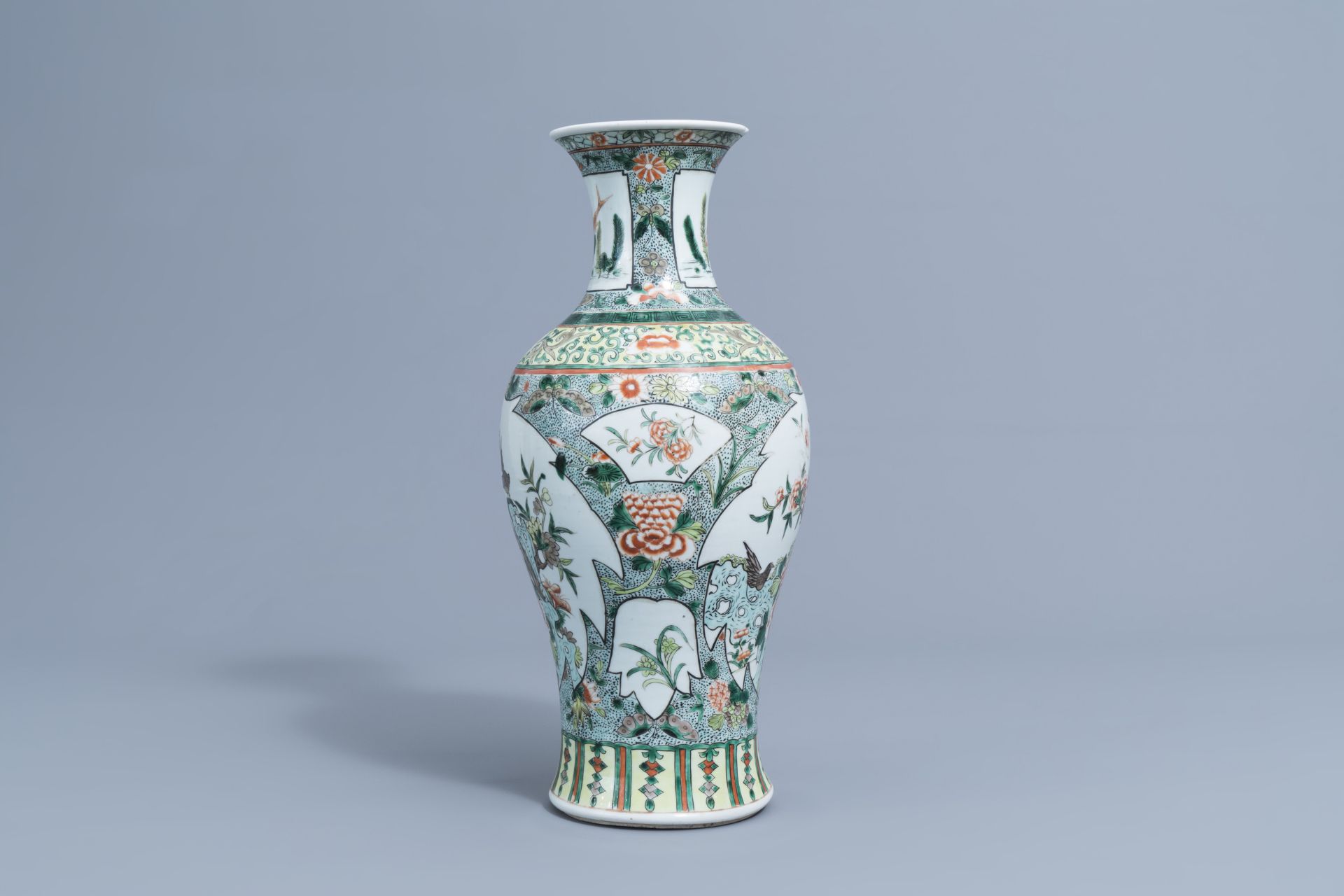 A Chinese famille verte baluster vase with birds among blossoming branches, 19th/20th C. - Image 4 of 6