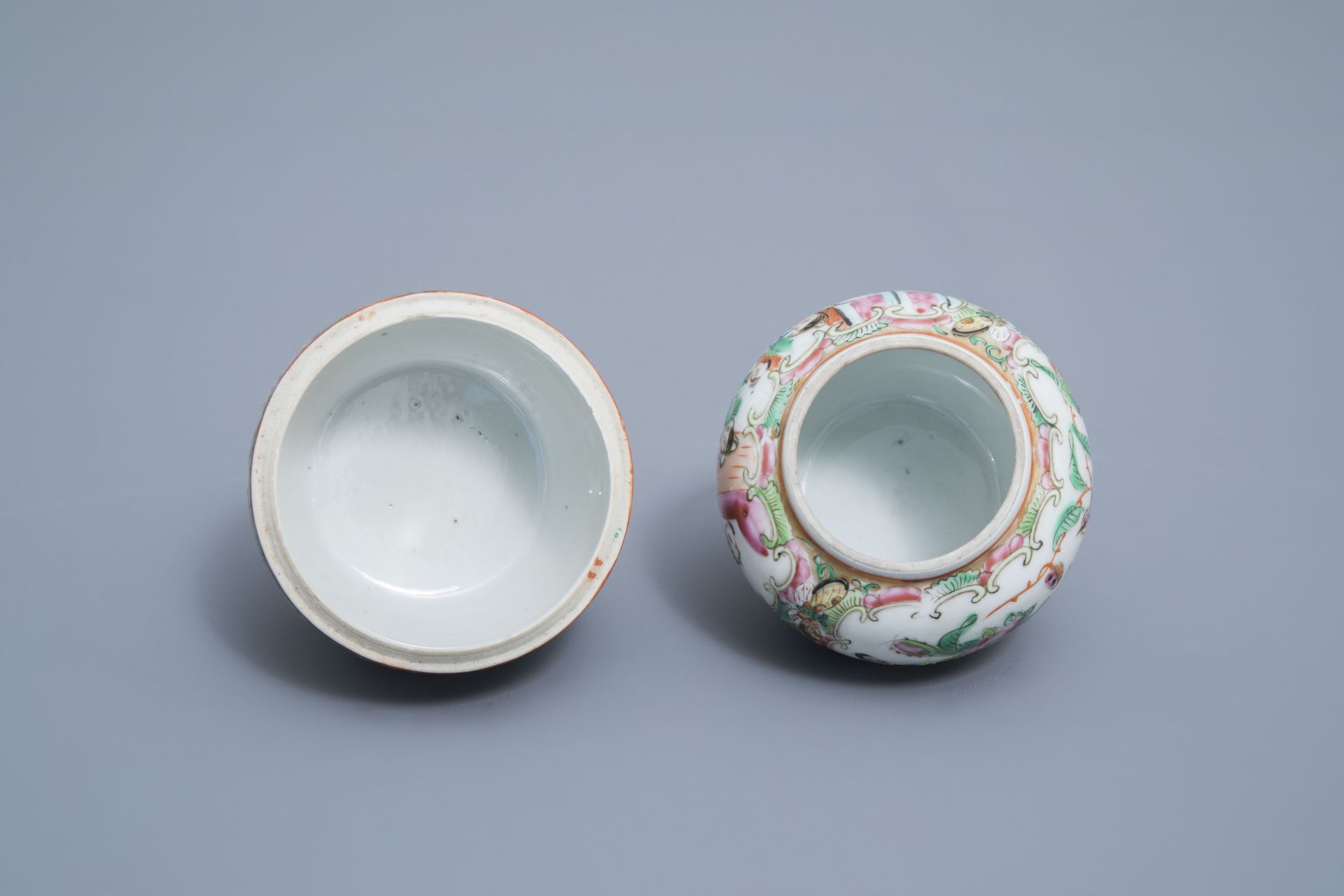 A varied collection of Chinse Canton and famille rose porcelain, 19th C. - Image 19 of 19
