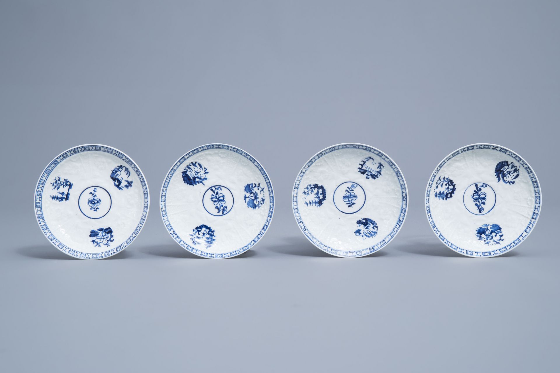 An English 22-piece blue and white Lowestoft creamware 'Hughes' coffee and tea service, 18th C. - Image 7 of 38