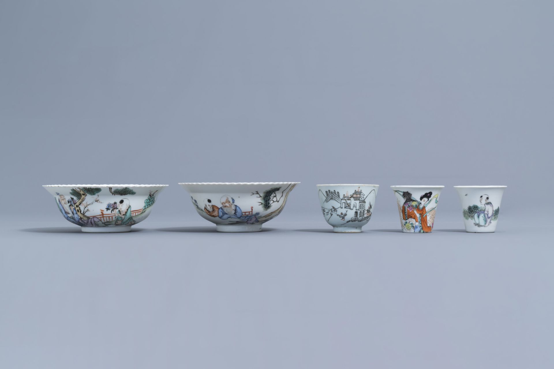 A varied collection of Chinese qianjiang cai and famille rose porcelain, 19th/20th C. - Image 11 of 16