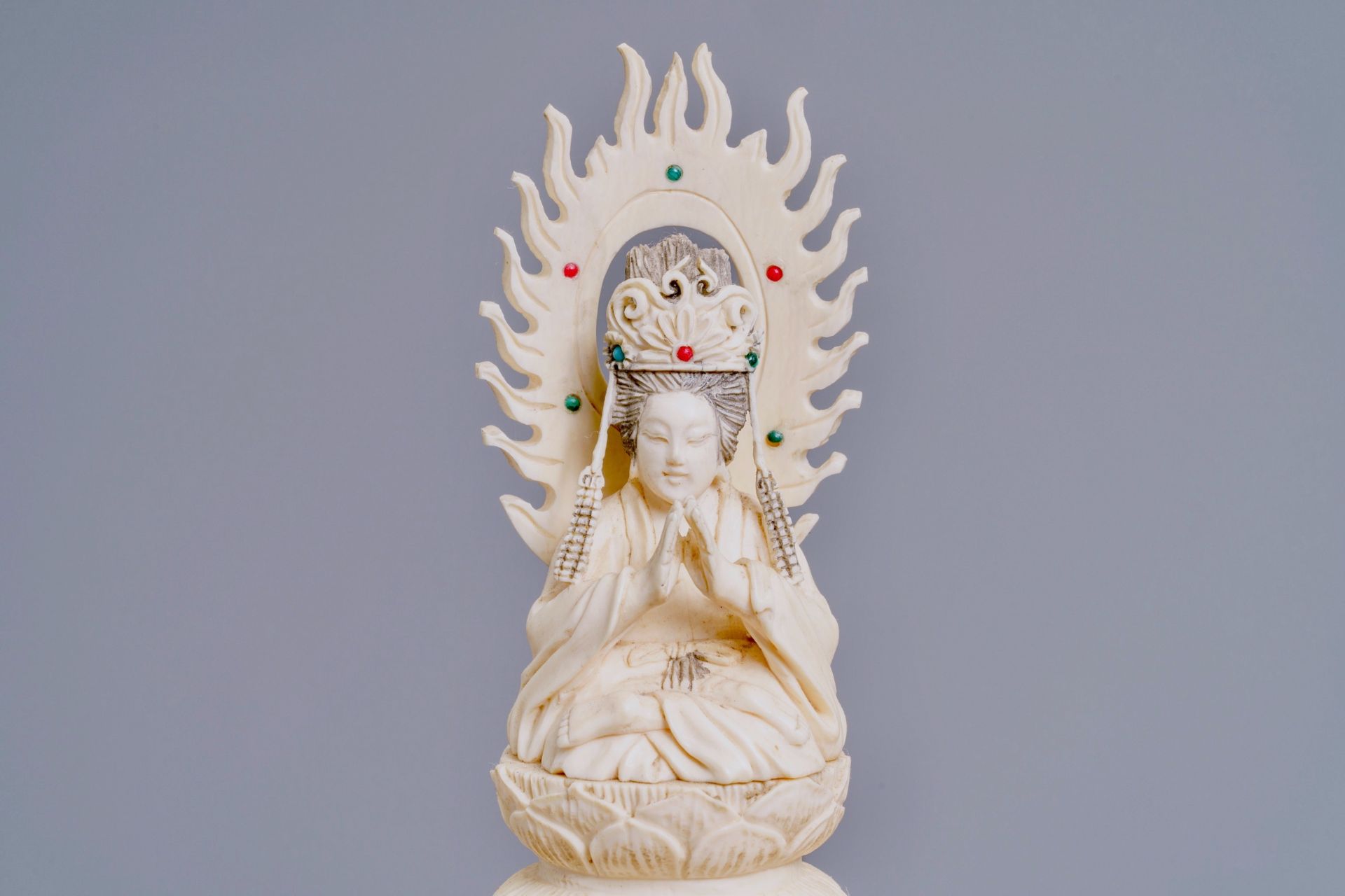 A pair of large inlaid Chinese ivory groups of Buddha and Guanyin on an elephant, 19th C. - Image 6 of 8