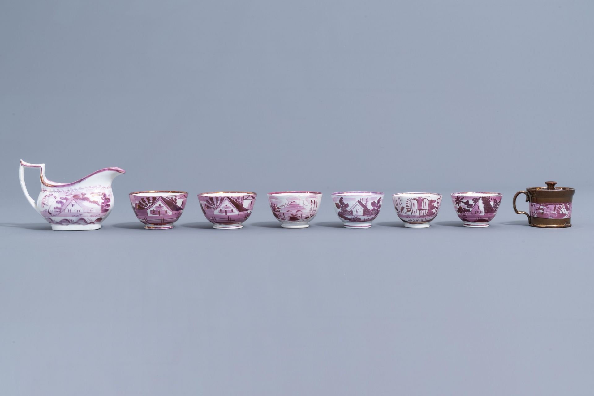 A varied collection of English pink lustreware items with a cottage in a landscape, 19th C. - Bild 23 aus 50