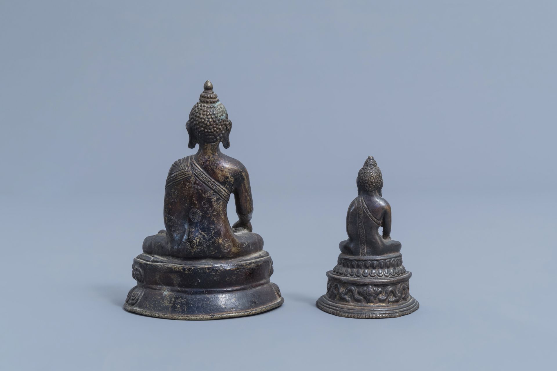 Five bronze figures of Buddha, China and Southeast Asia, 19th/20th C. - Image 10 of 13