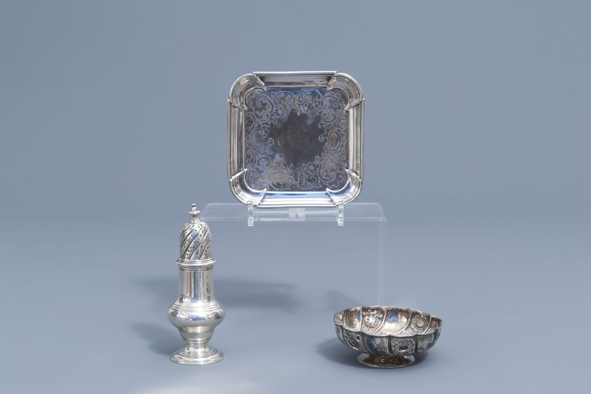 An English silver caster, a bowl on foot and a platter, various marks, 18th/19th C. - Image 2 of 16