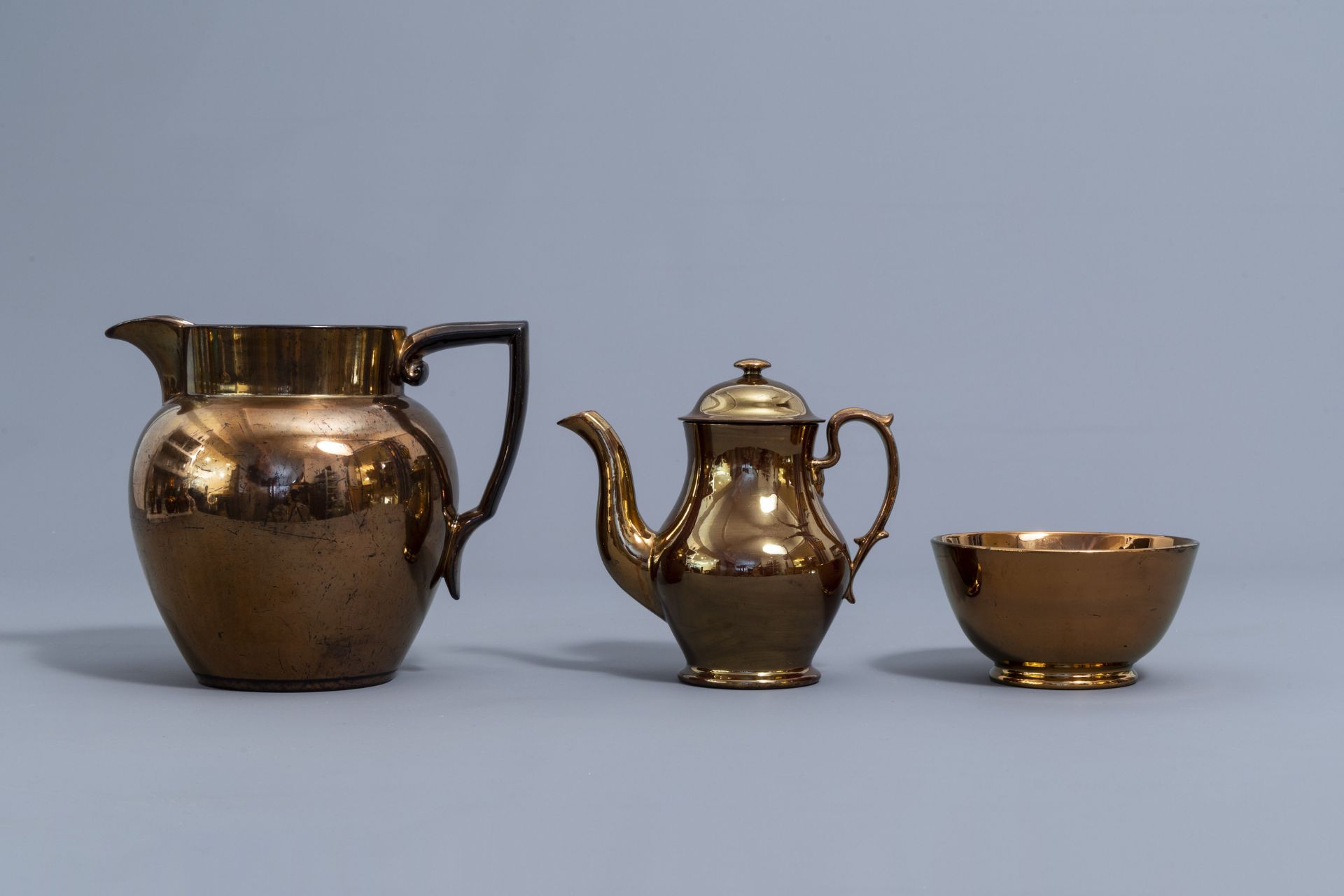 A varied collection of English monochrome copper lustreware items, 19th C. - Image 43 of 50