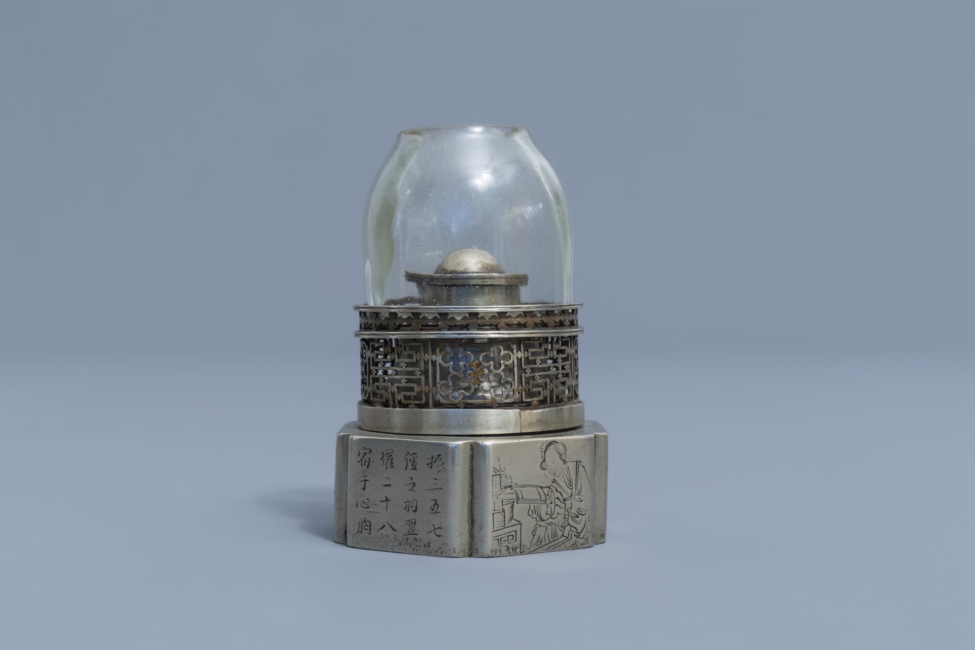 A Chinese paktong opium lamp and its wooden box, 19th C. - Image 6 of 14