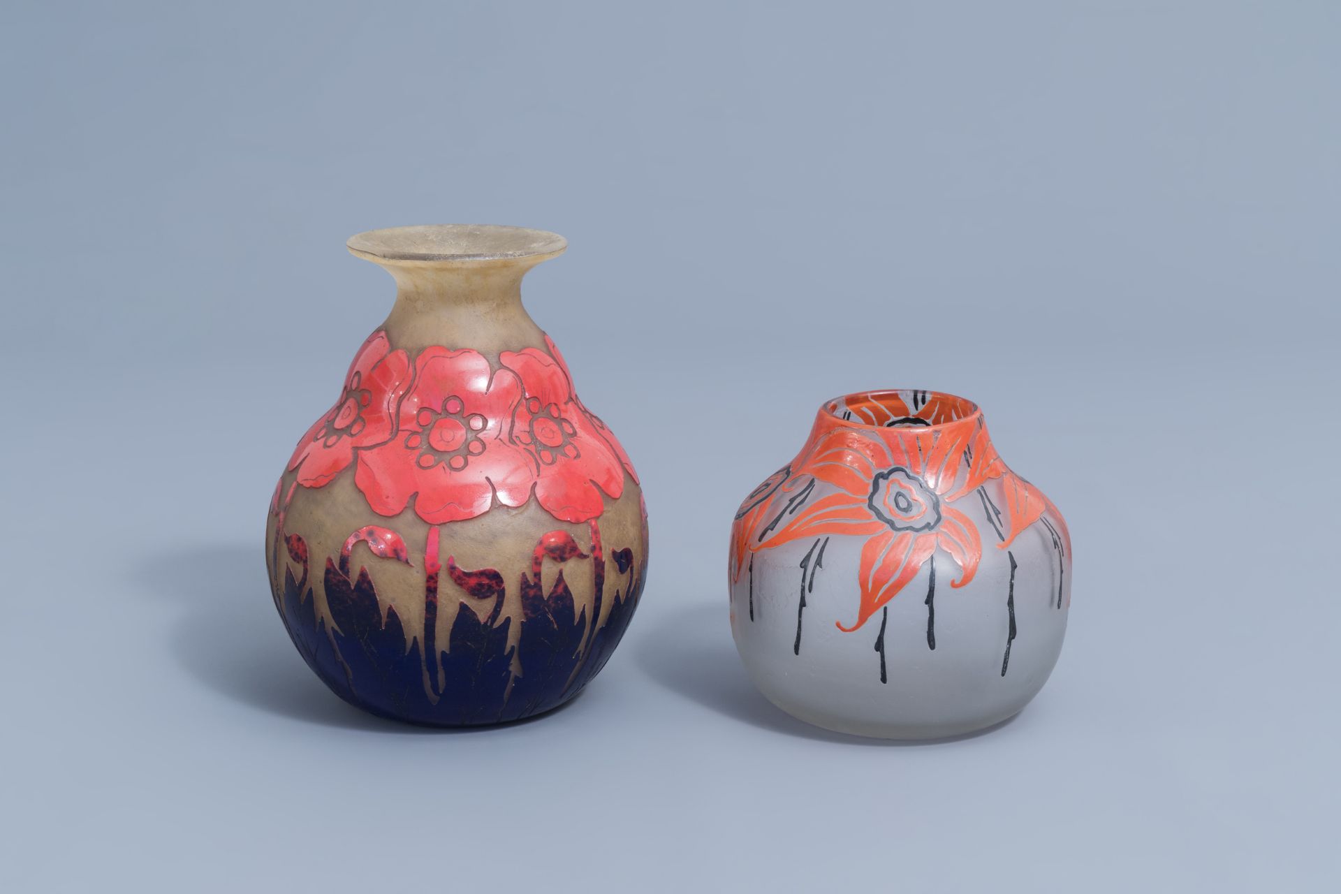 Two French cameo glass Art Deco vases with floral design, marked DeguŽ and Legras, 20th C. - Image 2 of 16