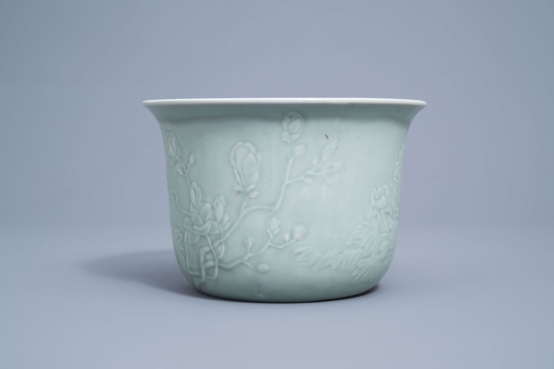 A varied collection of Chinese monochrome porcelain, 19th/20th C. - Bild 11 aus 22