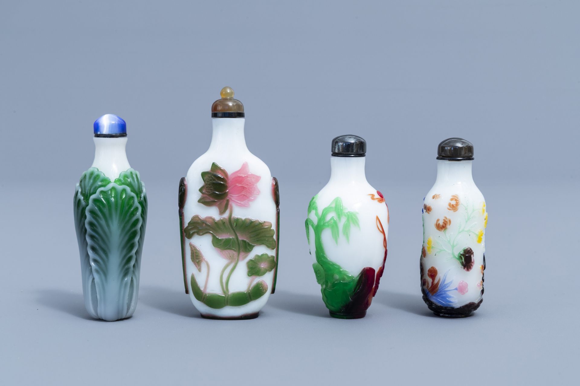 Eight Chinese overlay glass snuff bottles, 20th C. - Image 3 of 4