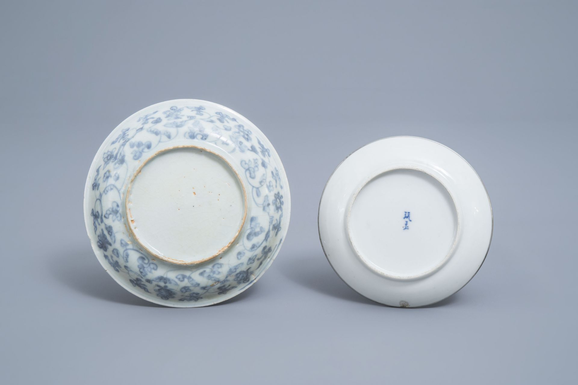 A varied collection of Chinese blue and white bowls and saucers, Ming and later - Image 30 of 30