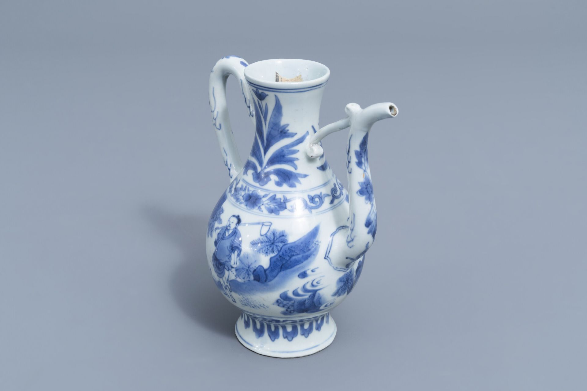 A Chinese blue and white ewer with figures in a landscape, Transitional period, 17th C.