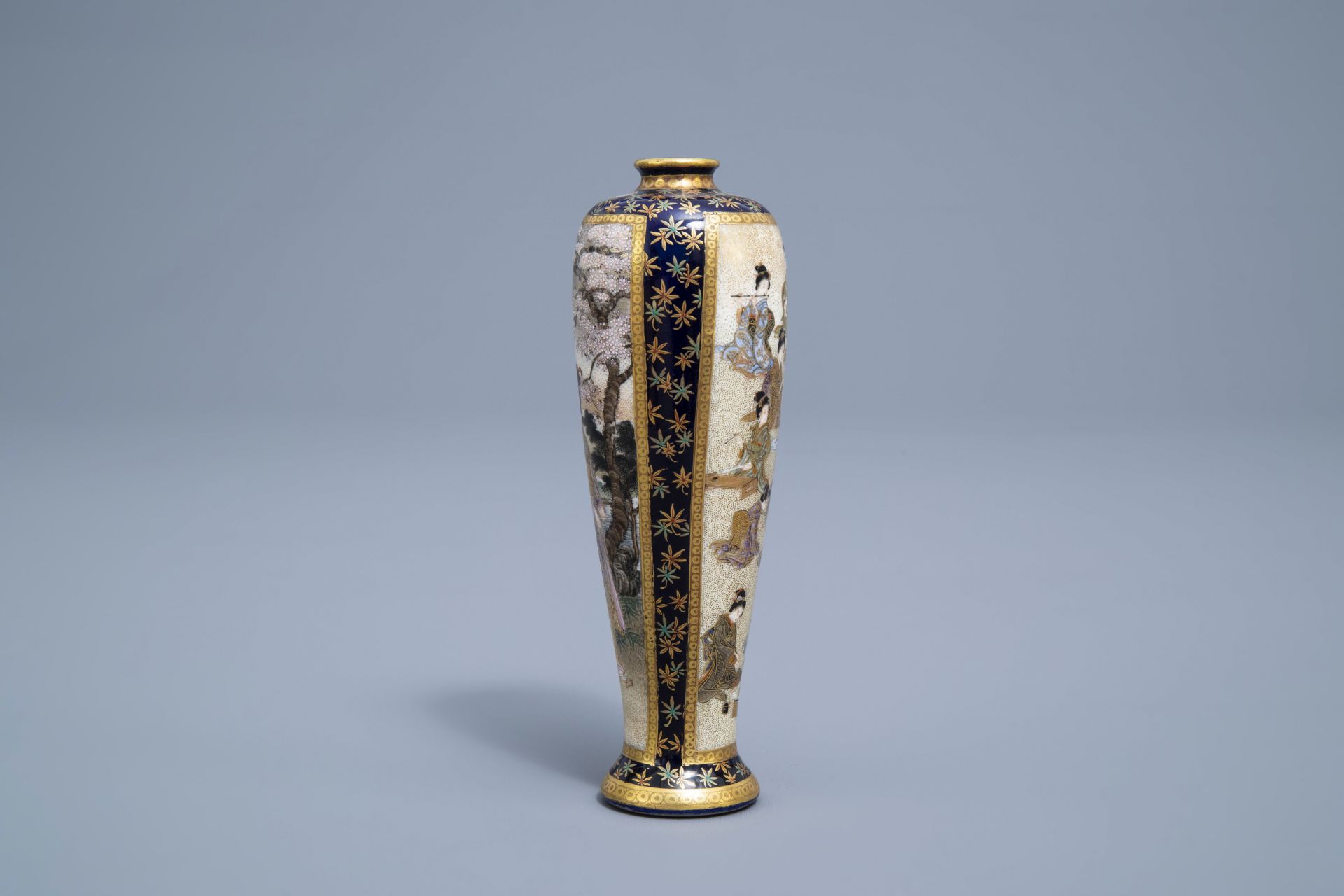 A Japanese Satsuma vase with ladies in a garden, Kinkozan mark, Meiji, 19th C. - Image 5 of 8