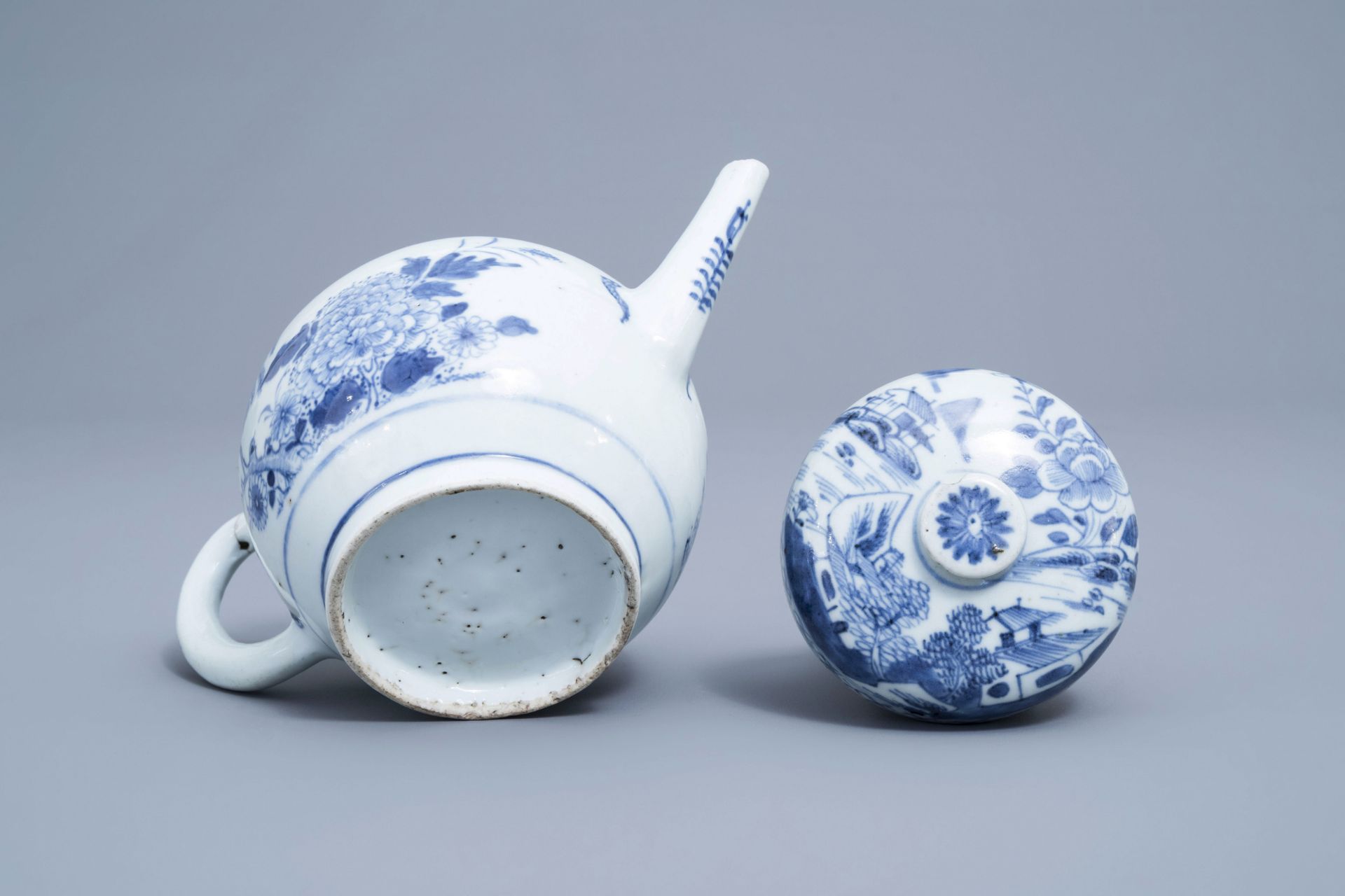 A varied collection of Chinese blue and white porcelain, 18th C. and later - Image 18 of 54