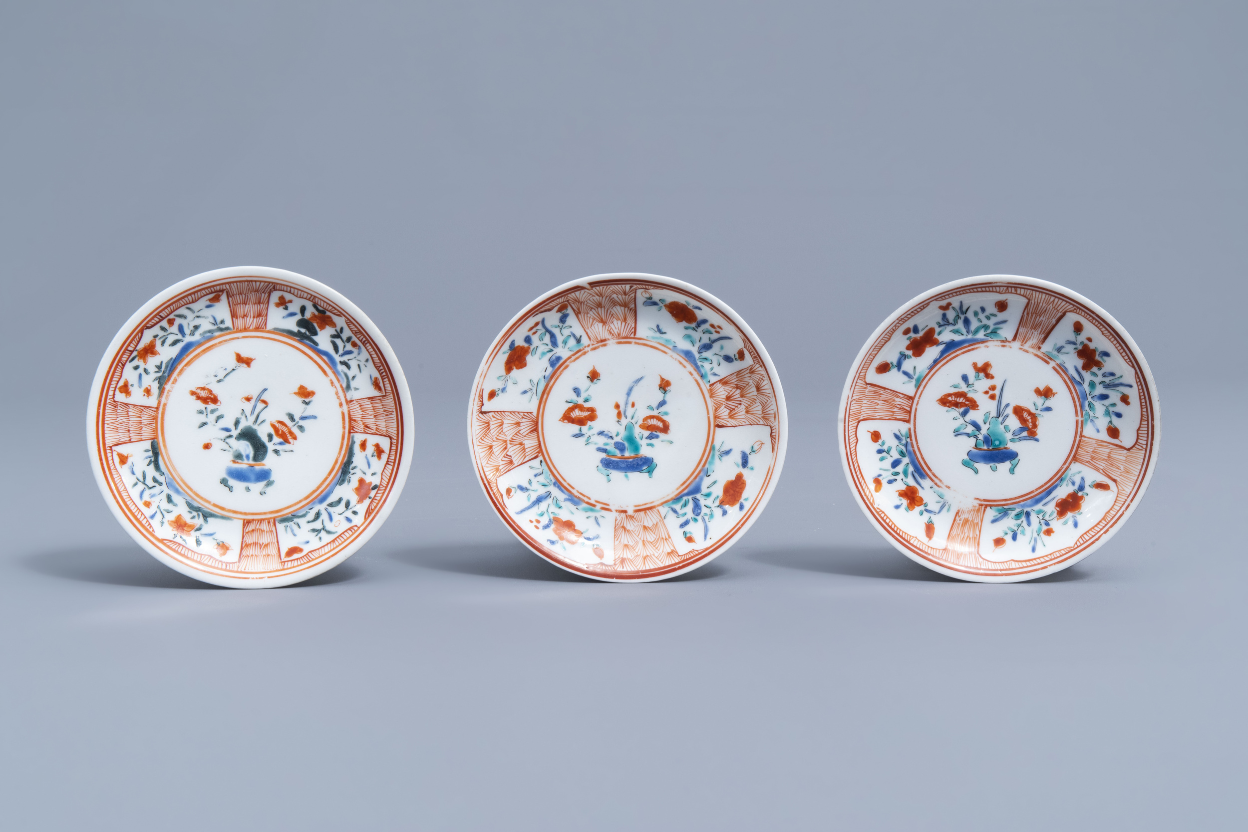 Six Japanese Kakiemon saucers and two cups with floral design, Edo, 18th C. - Image 2 of 11