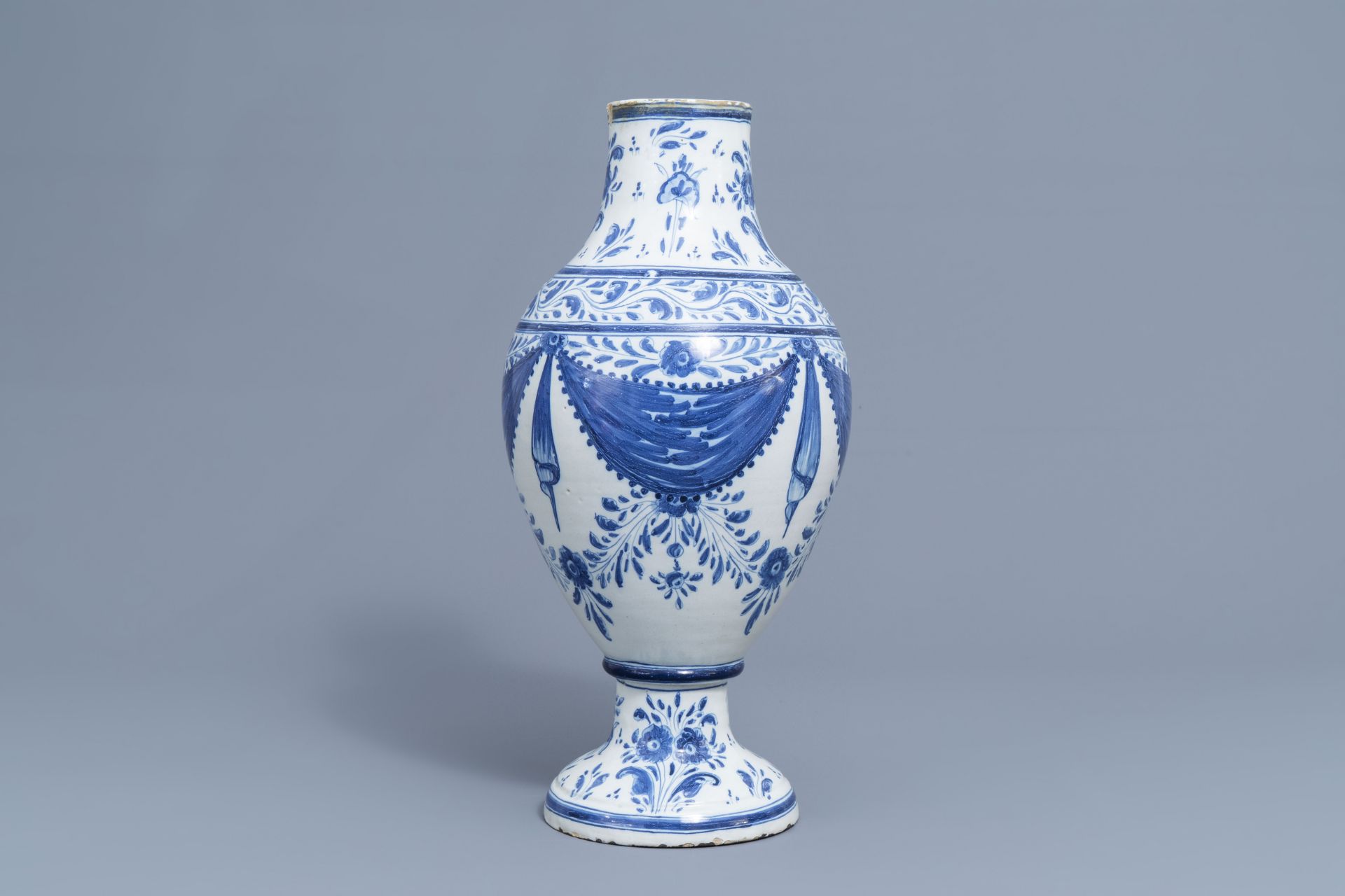A Spanish blue and white pharmacy jar with floral design, Talavera, 19th C. - Image 4 of 16