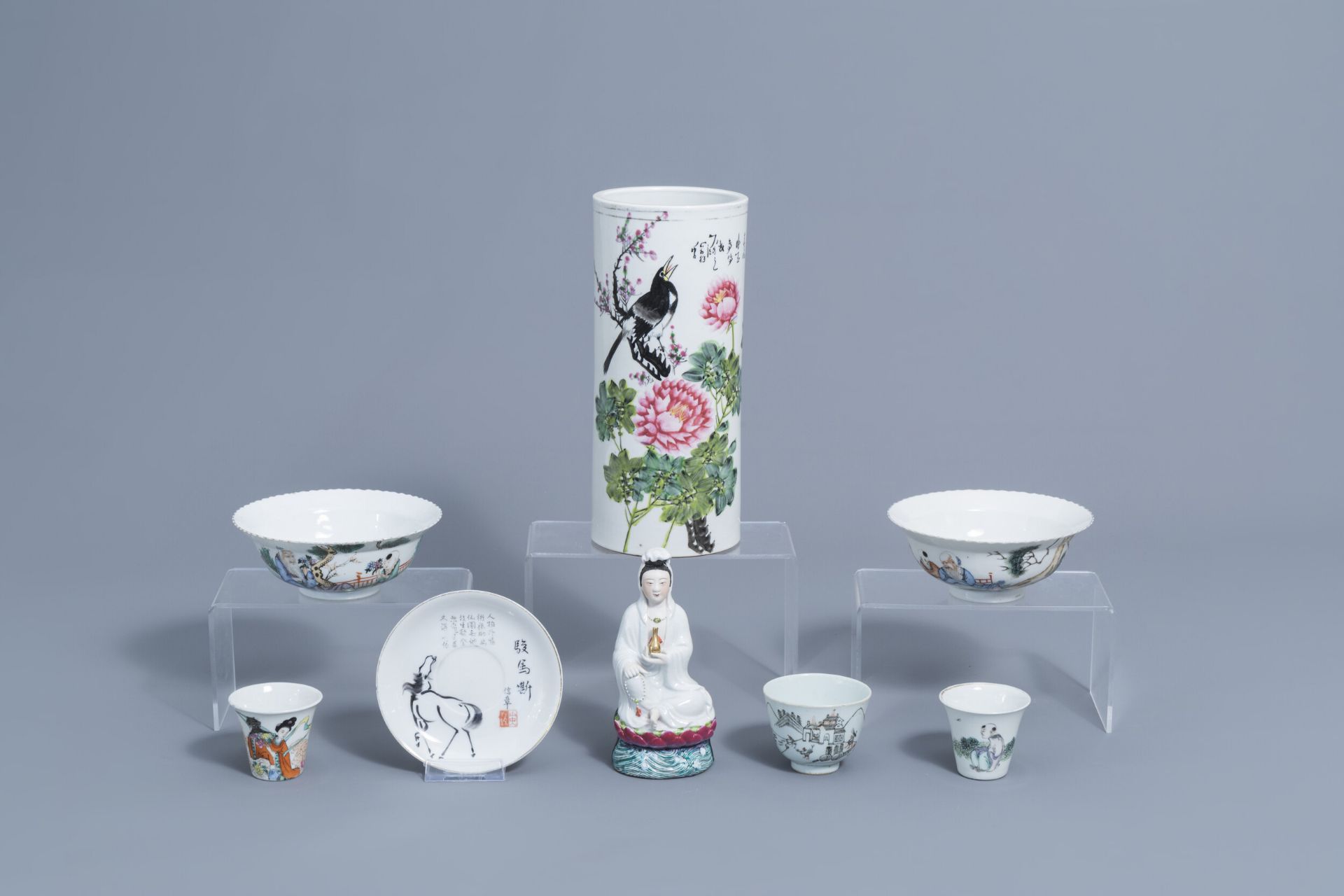 A varied collection of Chinese qianjiang cai and famille rose porcelain, 19th/20th C.