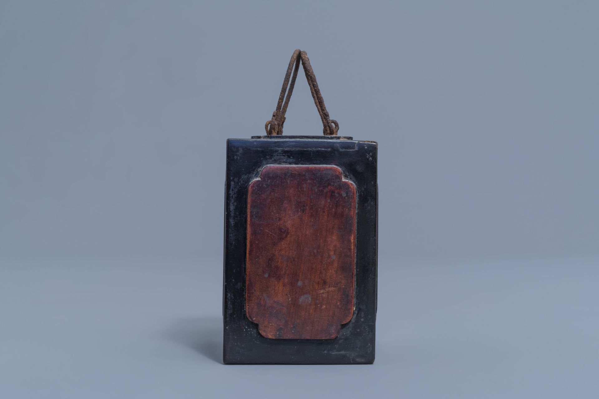 A Chinese paktong opium lamp and its wooden box, 19th C. - Image 10 of 14