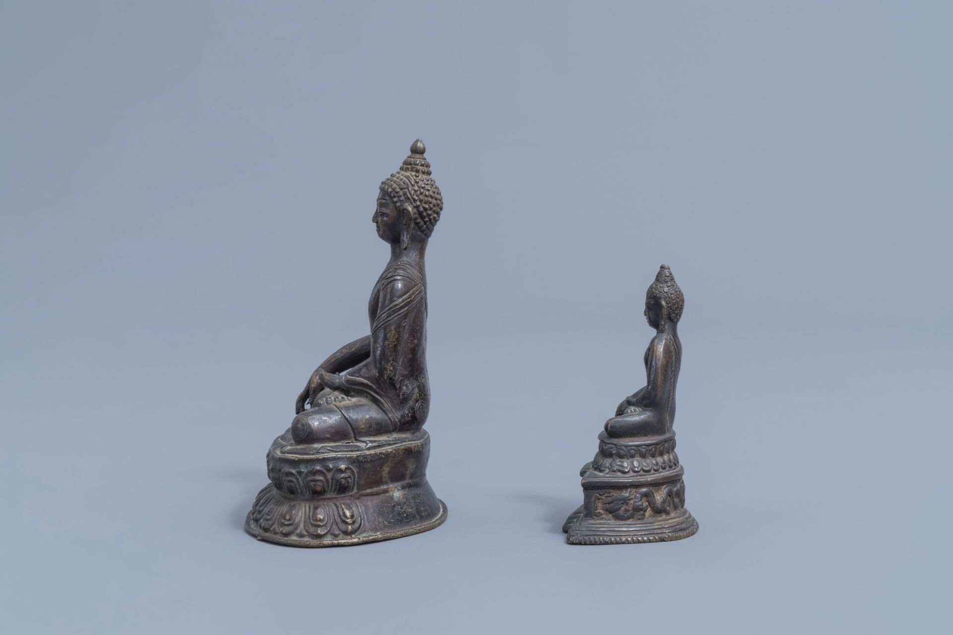 Five bronze figures of Buddha, China and Southeast Asia, 19th/20th C. - Image 11 of 13