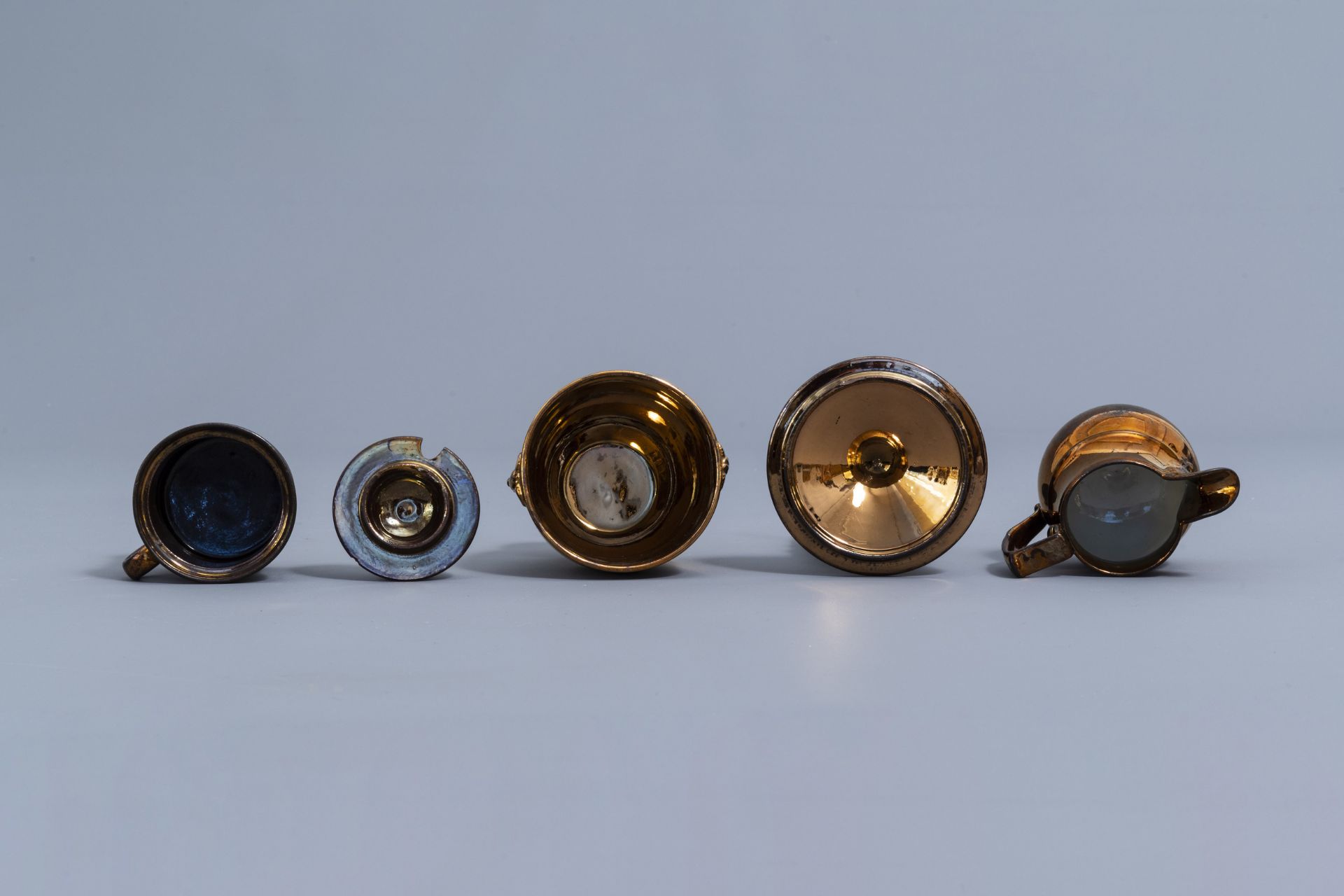 A varied collection of English monochrome copper lustreware items, 19th C. - Image 24 of 50