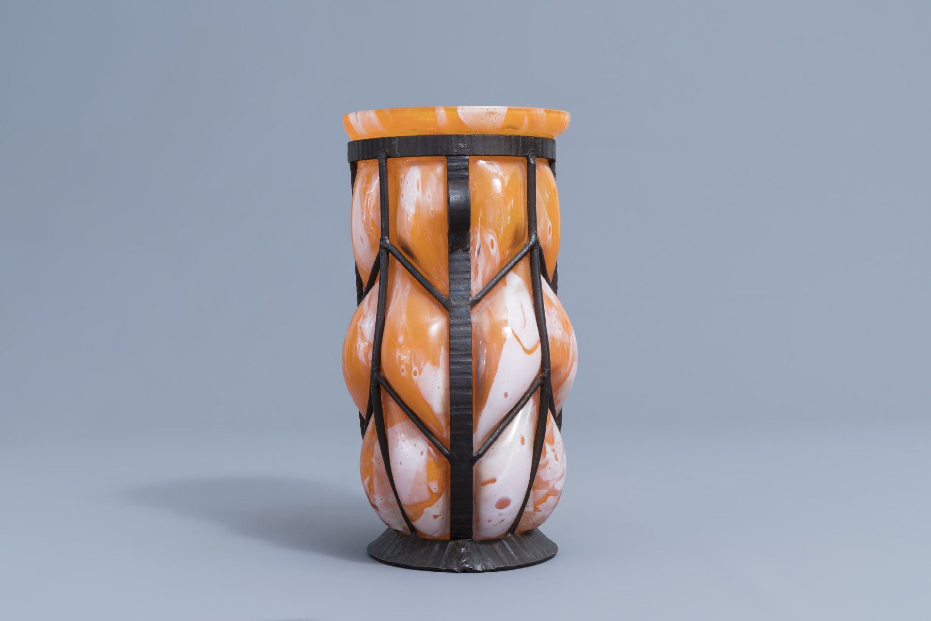 A French glass and wrought iron Art Deco vase, probably Verreries d'Art Lorrain, 20th C. - Image 4 of 8