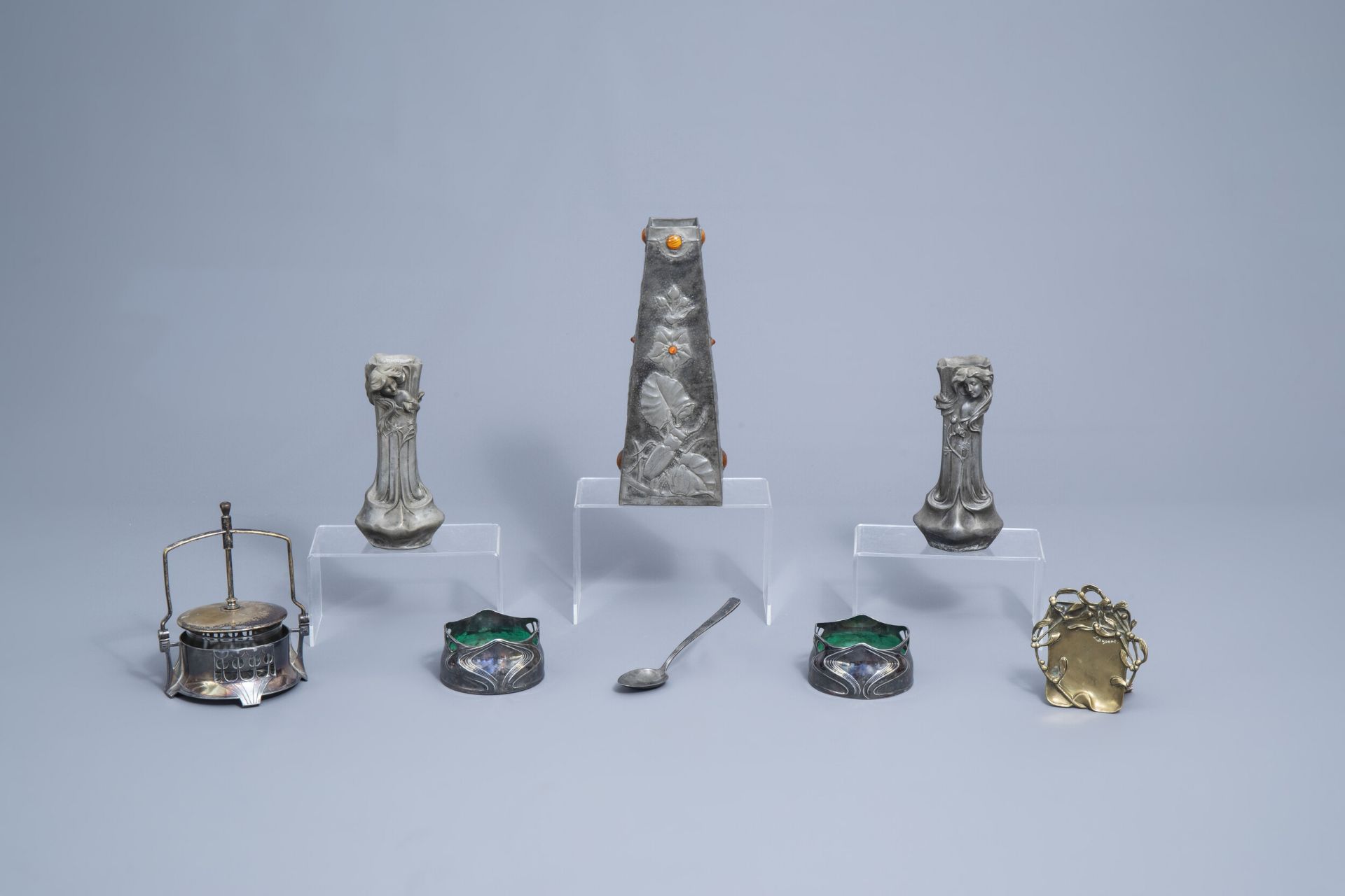 A collection of silver plated, pewter and brass Art Nouveau and Art Deco items, 1st half of the 20th