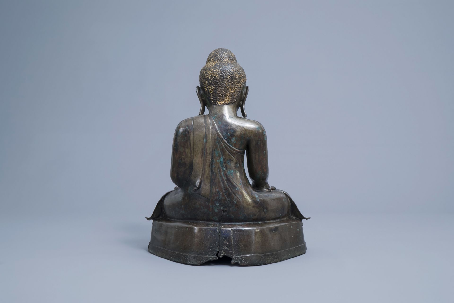 A large patinated and gilt bronze Buddha figure, Burma, Mandalay period, 19th C. - Image 4 of 7