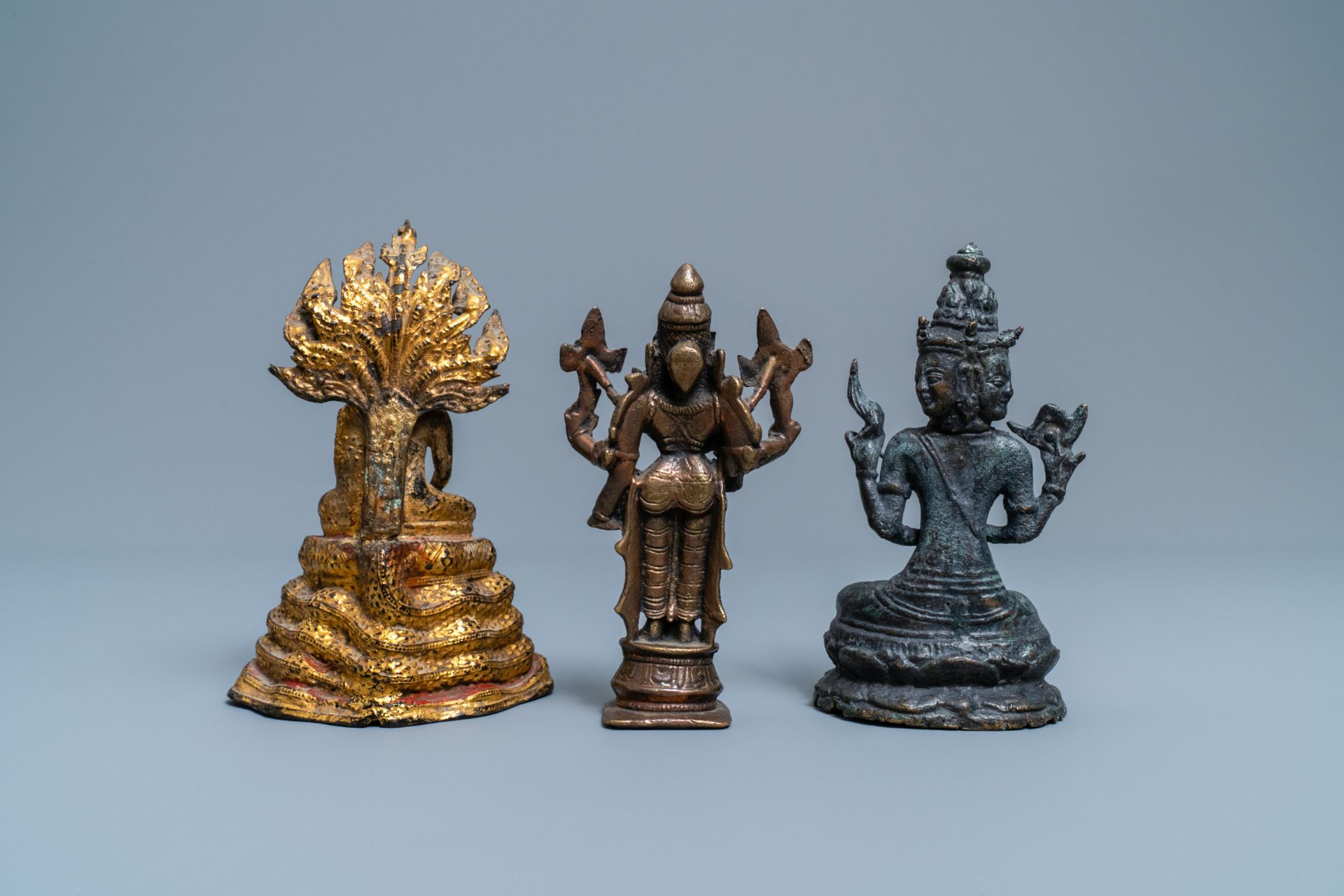 A collection of bronze figures and fragments, India, Thailand and Tibet, 19th C. and earlier - Image 11 of 20