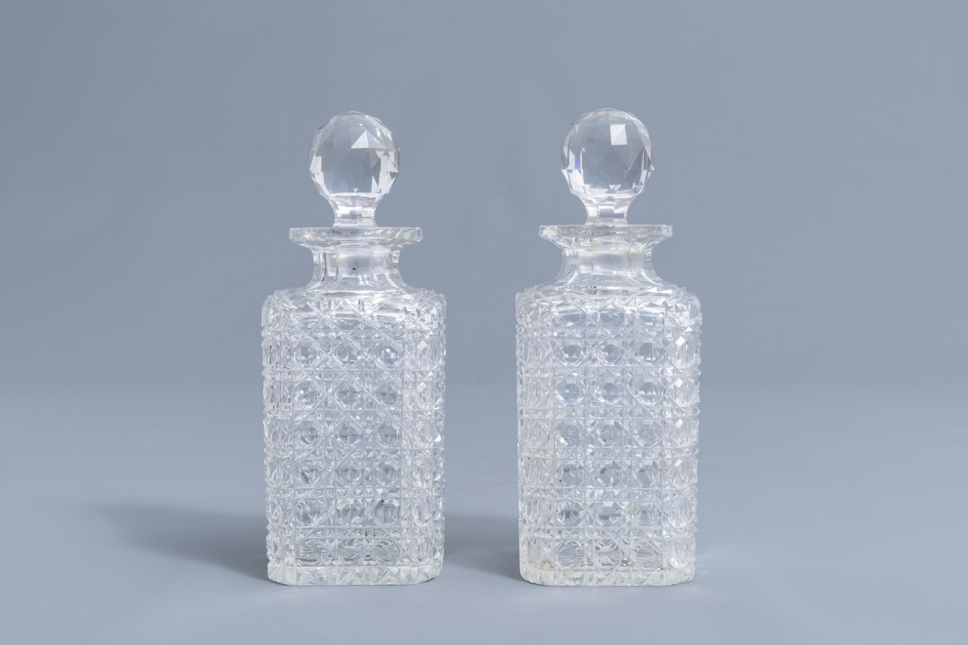 An English silver plated Betjemann's Tantalus with three cut crystal decanters, 20th C. - Image 13 of 19