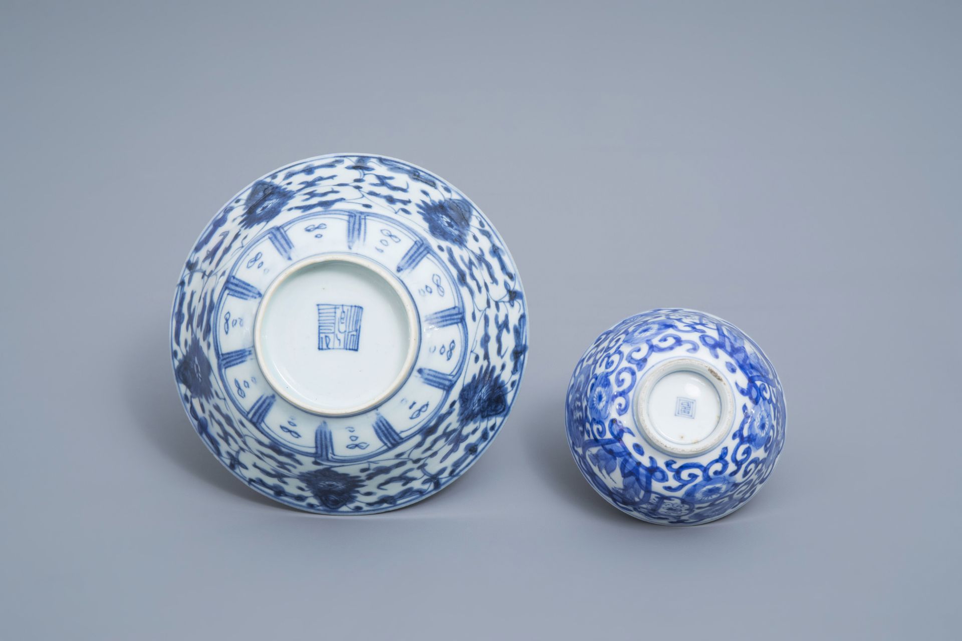 A varied collection of Chinese blue and white bowls and saucers, Ming and later - Image 26 of 30
