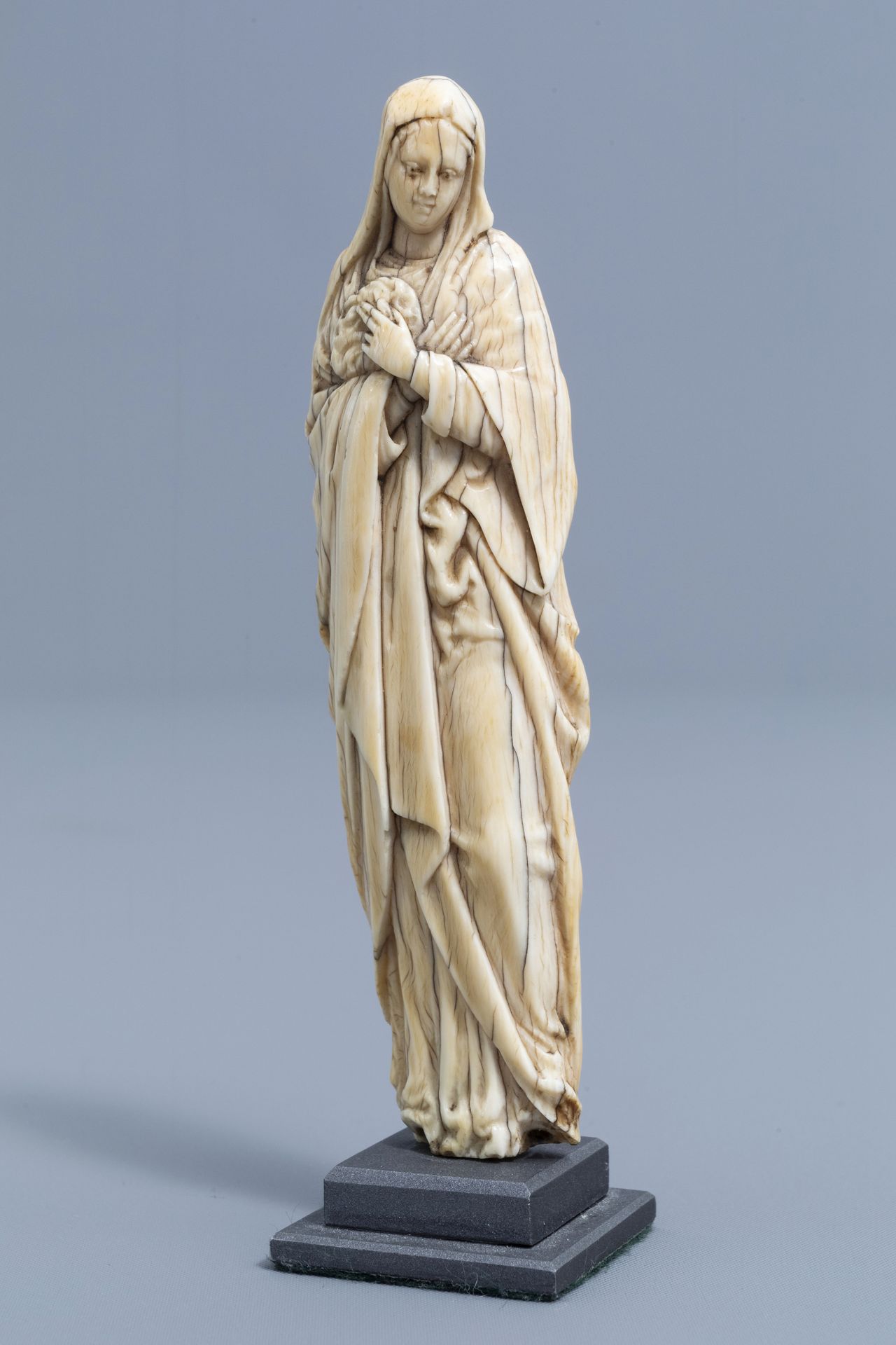 A French finely carved ivory Mother of Sorrows, ca. 1500 - Image 9 of 9