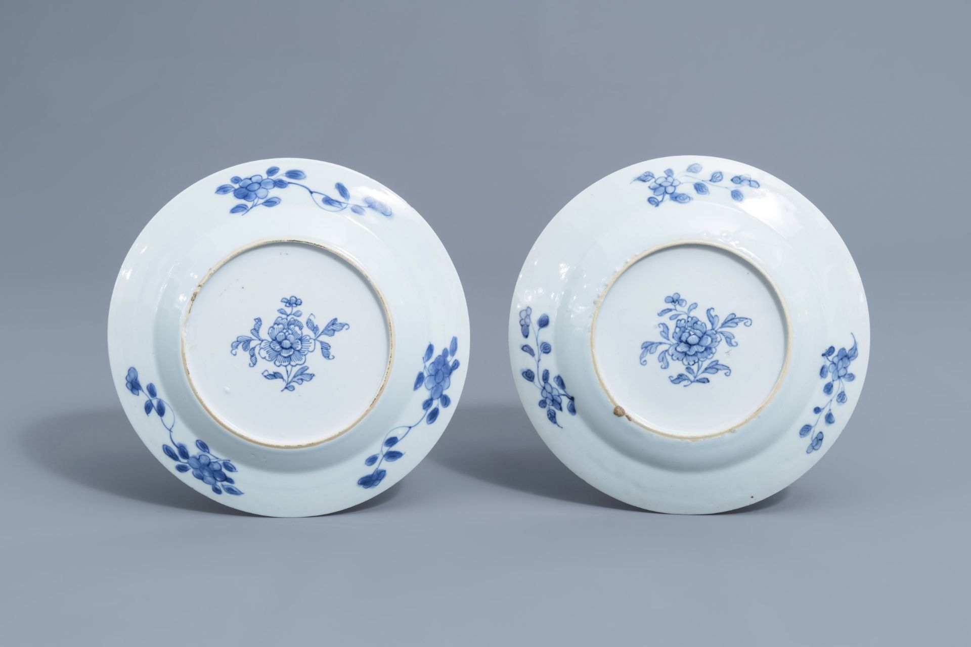 Five Chinese blue & white 'Romance of the Western Chamber' plates, Yongzheng/Qianlong - Image 13 of 14