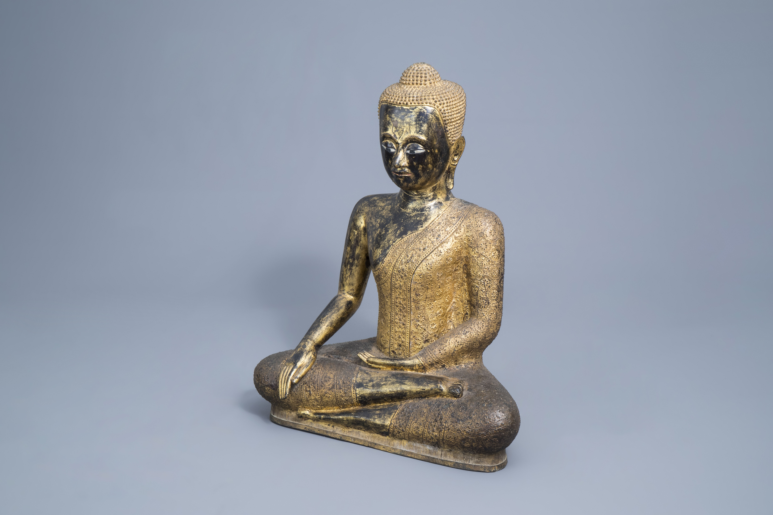 A large Thai gilt lacquered bronze figure of Buddha Maravijaya, Rattanakosin, 19th C. - Image 7 of 7
