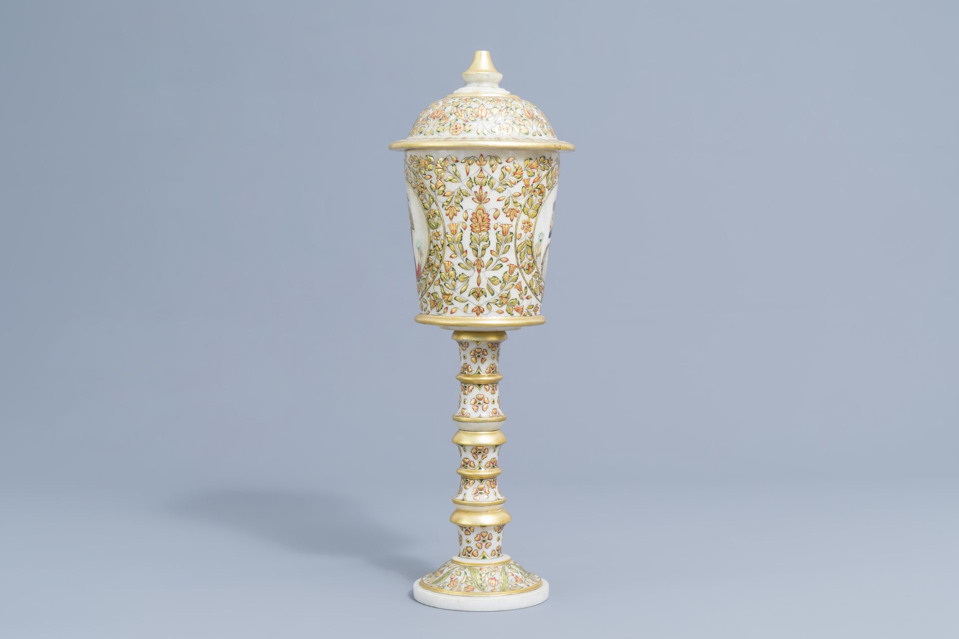 A large Indian Mughal alabaster cup and cover with portrait miniatures, 19th/20th C. - Image 2 of 8